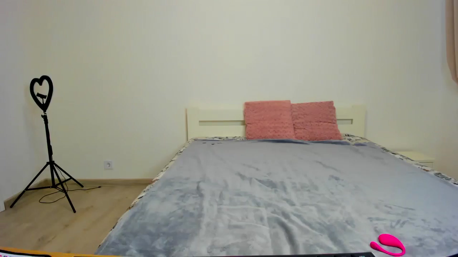Gallery image thumbnail from SarahLovelyyy's myfreecams stream on, 11/10/2025, 15:02 image 4 of 20