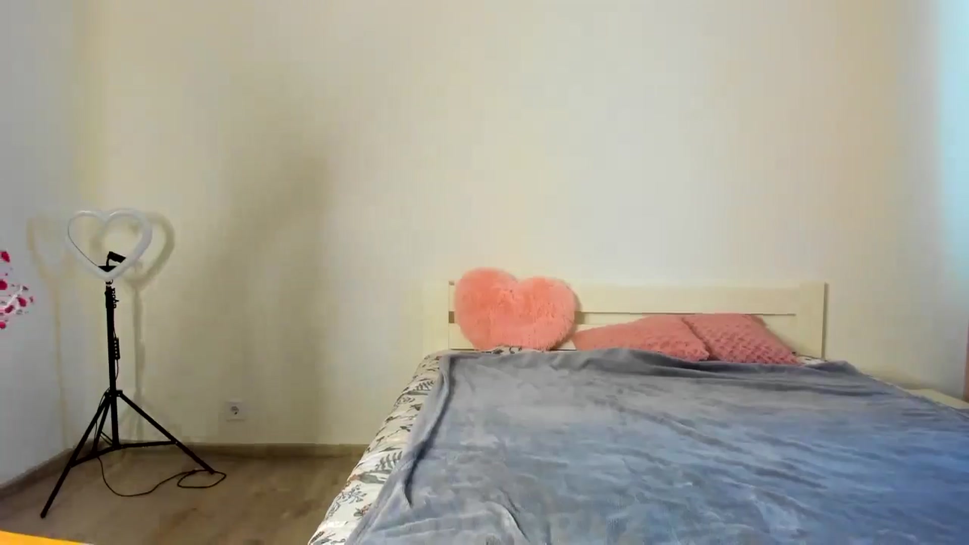 Gallery image thumbnail from SarahLovelyyy's myfreecams stream on, 11/19/2025, 12:09 image 20 of 20