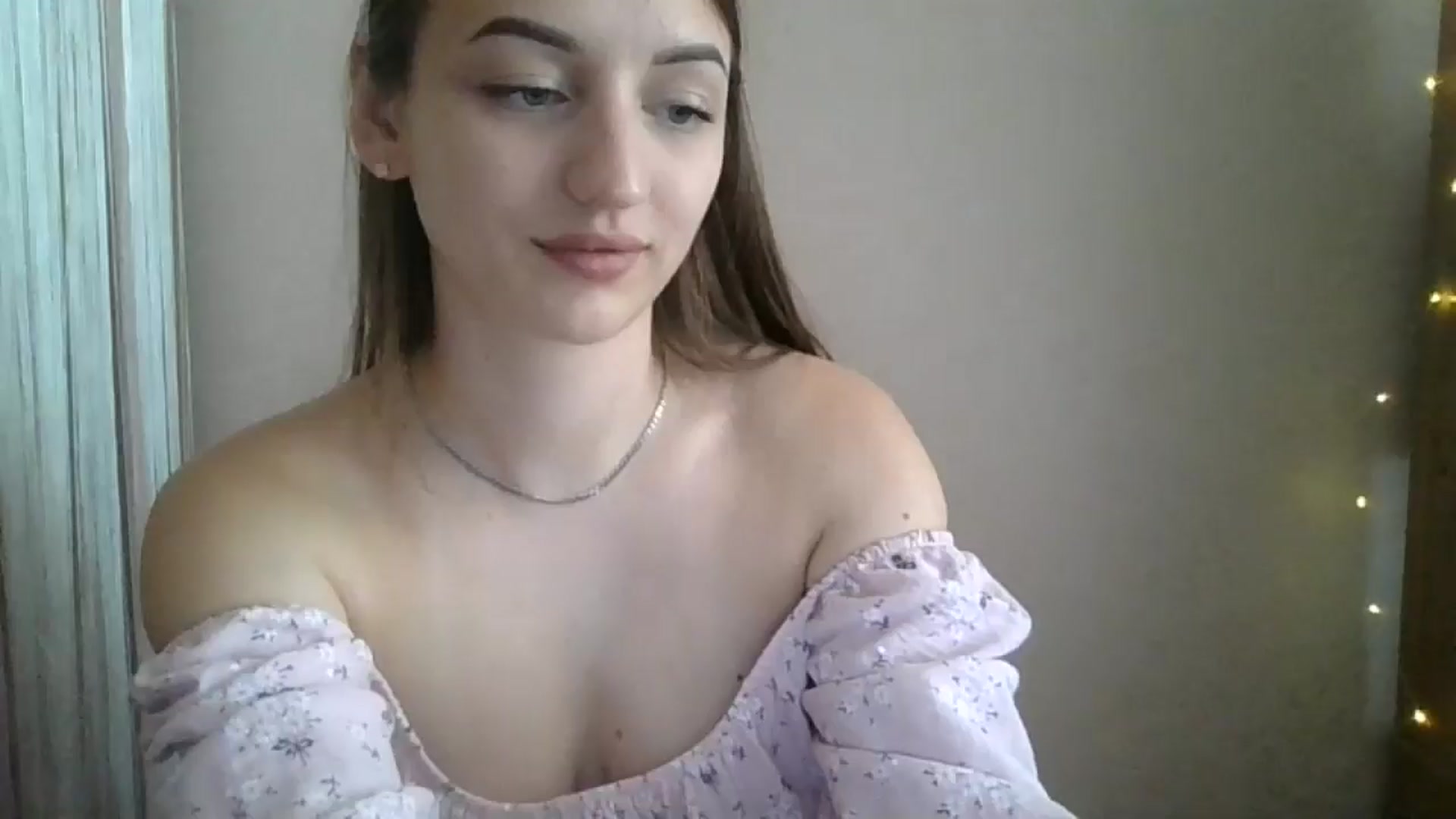 Gallery image thumbnail from SarahMills's myfreecams stream on, 07/12/2025, 09:24 image 15 of 20