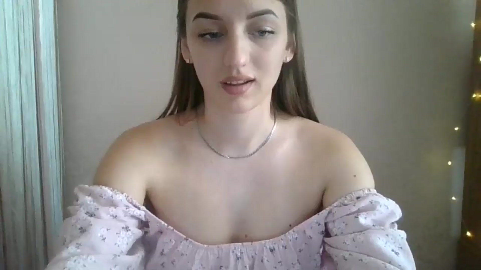 Gallery image thumbnail from SarahMills's myfreecams stream on, 07/12/2025, 09:24 image 9 of 20