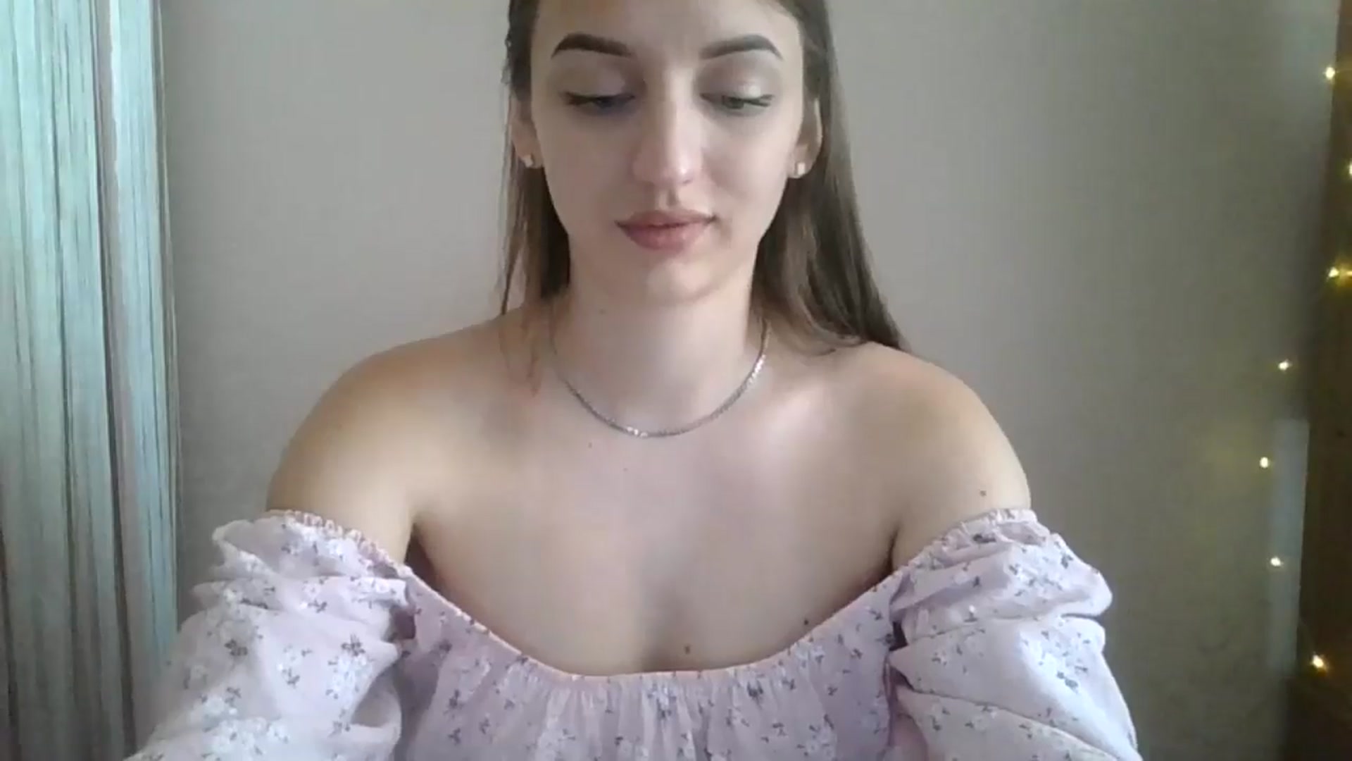 Gallery image thumbnail from SarahMills's myfreecams stream on, 07/12/2025, 09:24 image 13 of 20