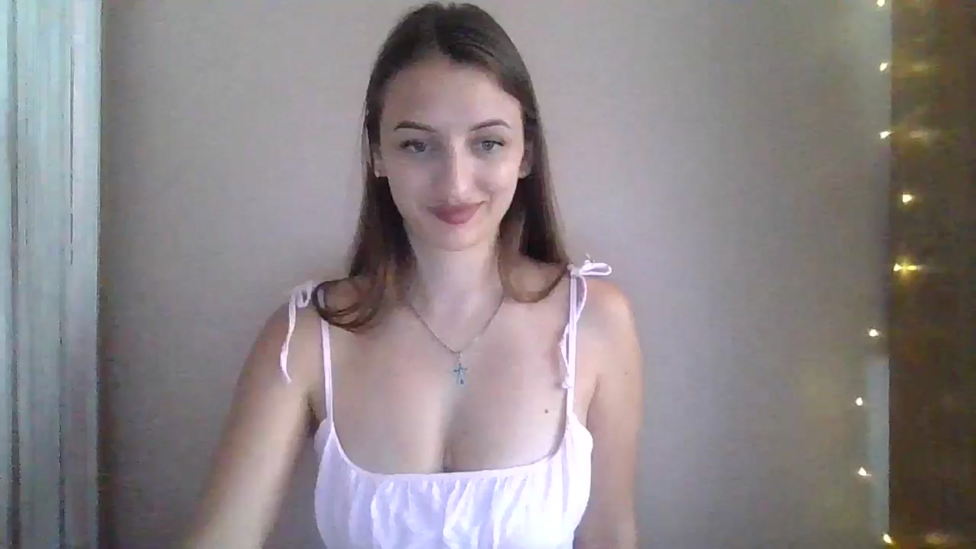 Gallery image thumbnail from SarahMills's myfreecams stream on, 08/03/2025, 11:01 image 6 of 20