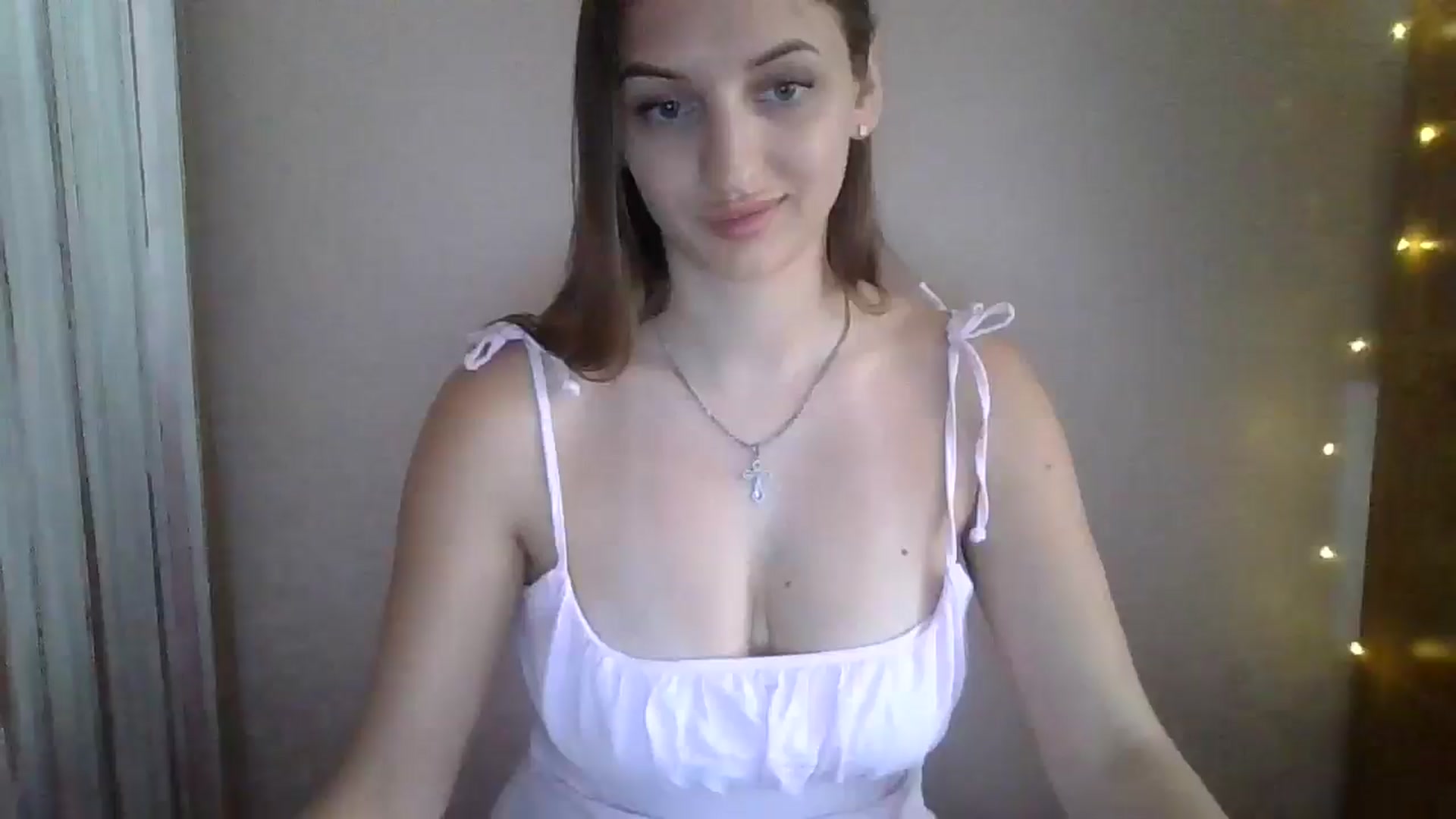 Gallery image thumbnail from SarahMills's myfreecams stream on, 08/03/2025, 12:39 image 15 of 20