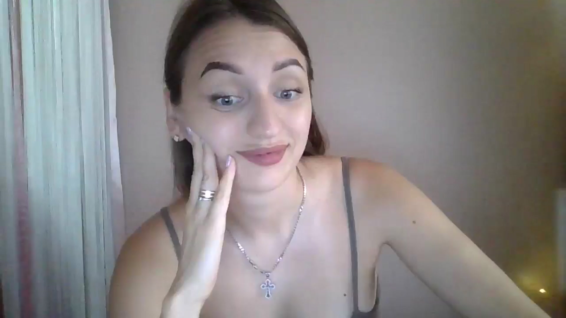 Gallery image thumbnail from SarahMills's myfreecams stream on, 08/18/2025, 13:06 image 12 of 20