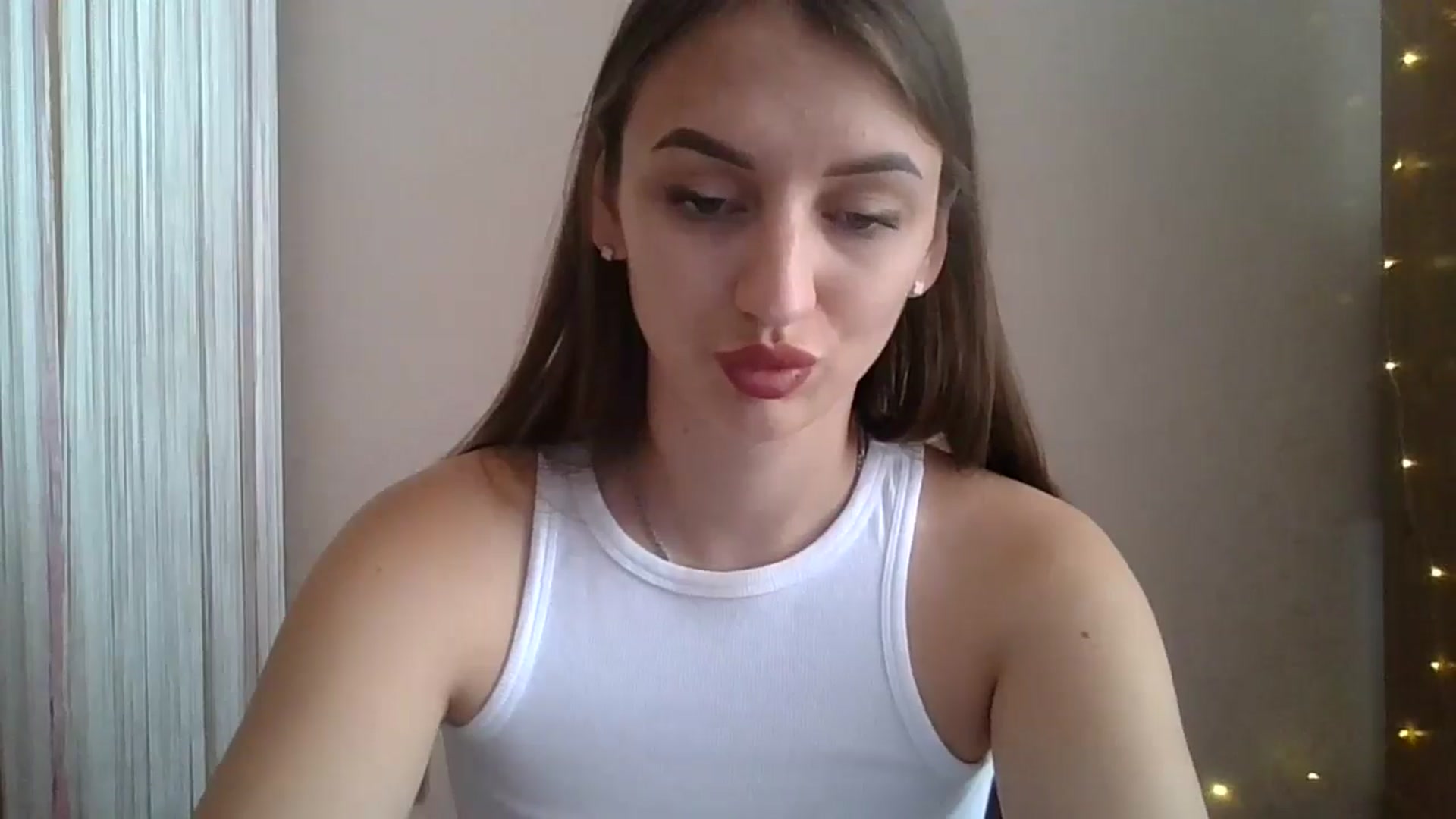 Gallery image thumbnail from SarahMills's myfreecams stream on, 08/21/2025, 10:30 image 18 of 20