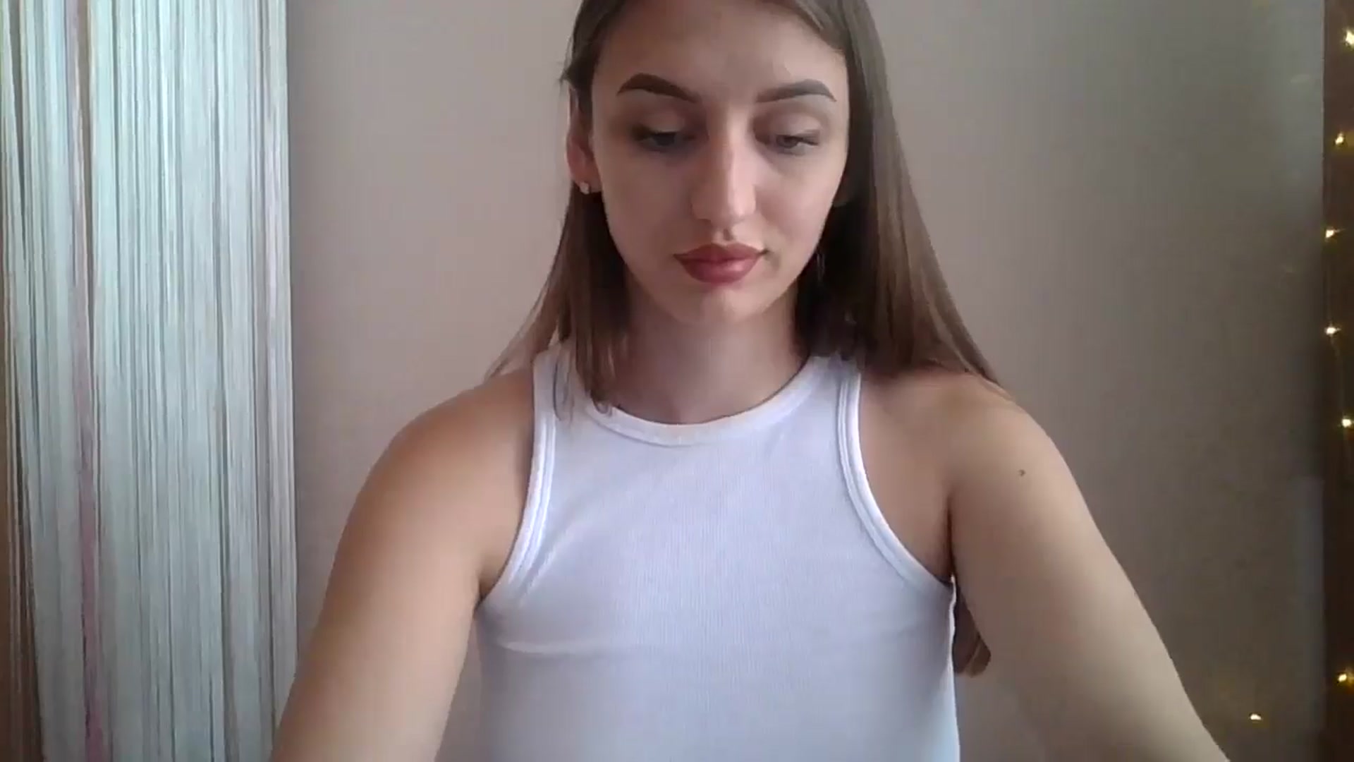 Gallery image thumbnail from SarahMills's myfreecams stream on, 08/21/2025, 11:11 image 16 of 20