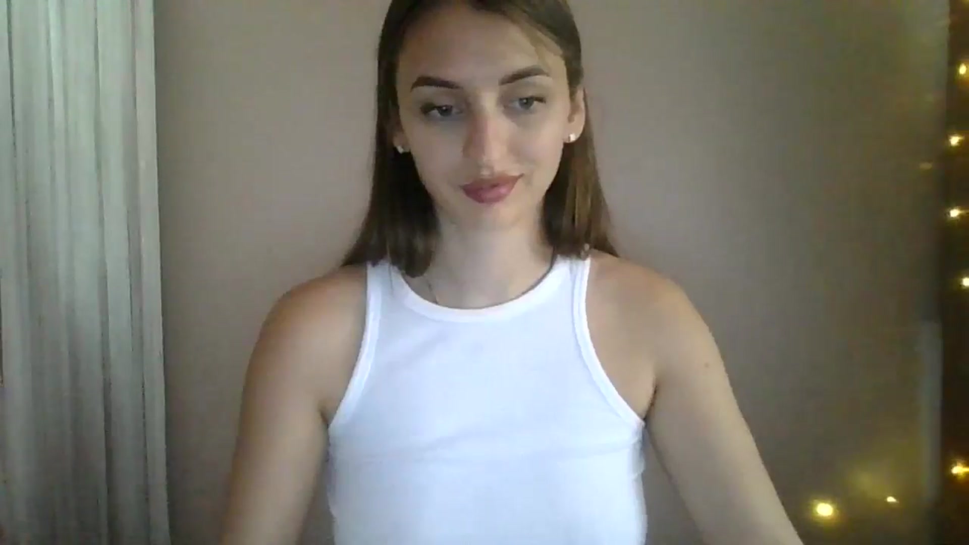Gallery image thumbnail from SarahMills's myfreecams stream on, 08/21/2025, 14:10 image 17 of 20