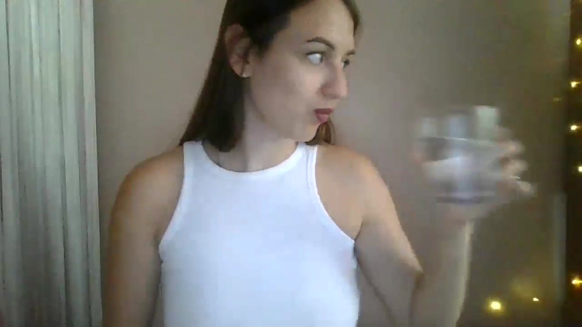 Gallery image thumbnail from SarahMills's myfreecams stream on, 08/21/2025, 14:10 image 12 of 20