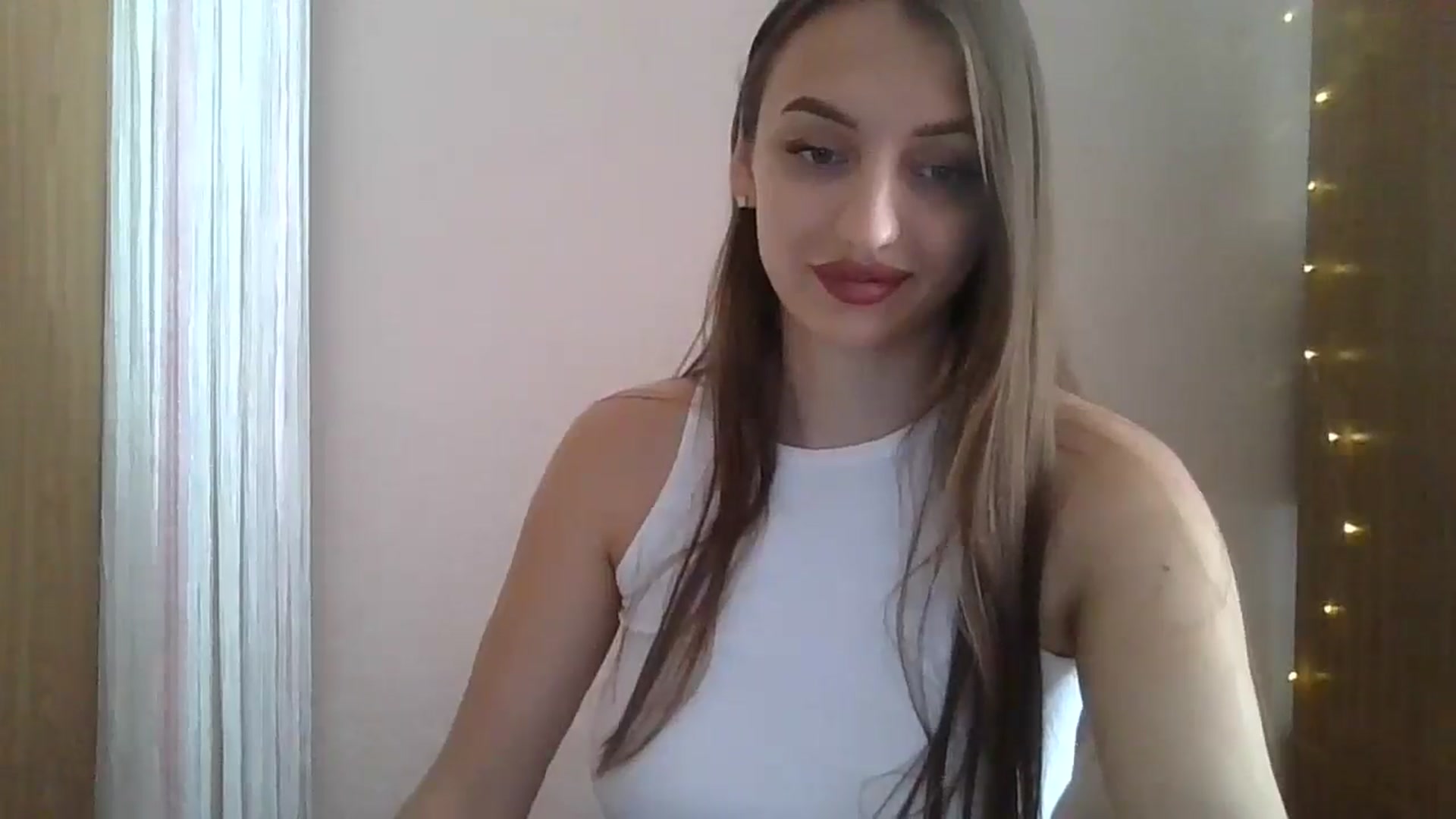 Gallery image thumbnail from SarahMills's myfreecams stream on, 08/30/2025, 10:36 image 12 of 20