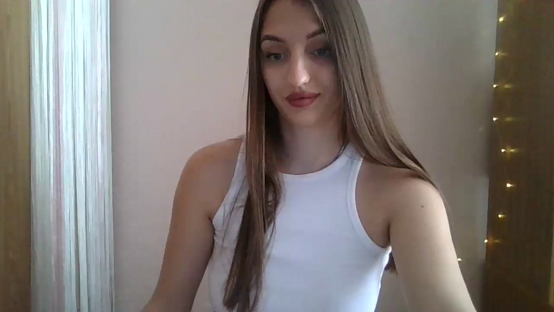 Gallery image thumbnail from SarahMills's myfreecams stream on, 08/30/2025, 11:21 image 5 of 20