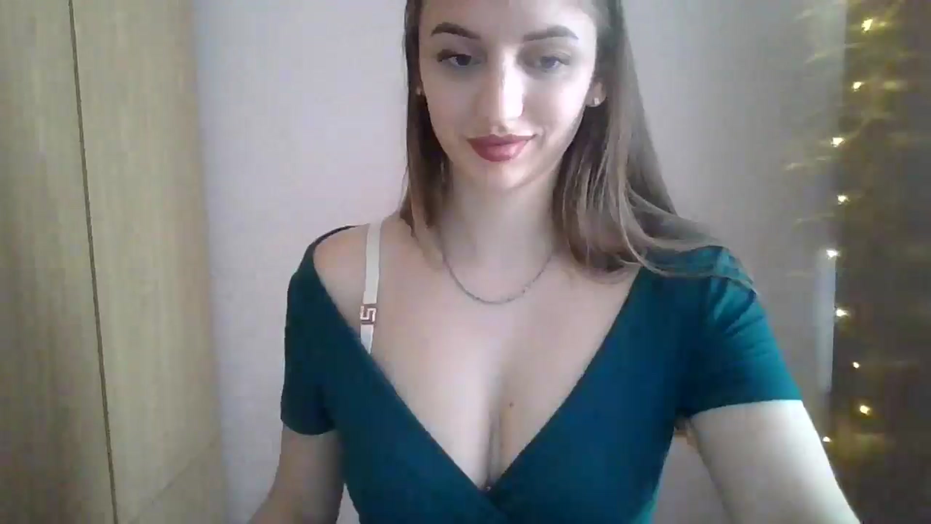 Gallery image thumbnail from SarahMills's myfreecams stream on, 10/04/2025, 10:23 image 2 of 20