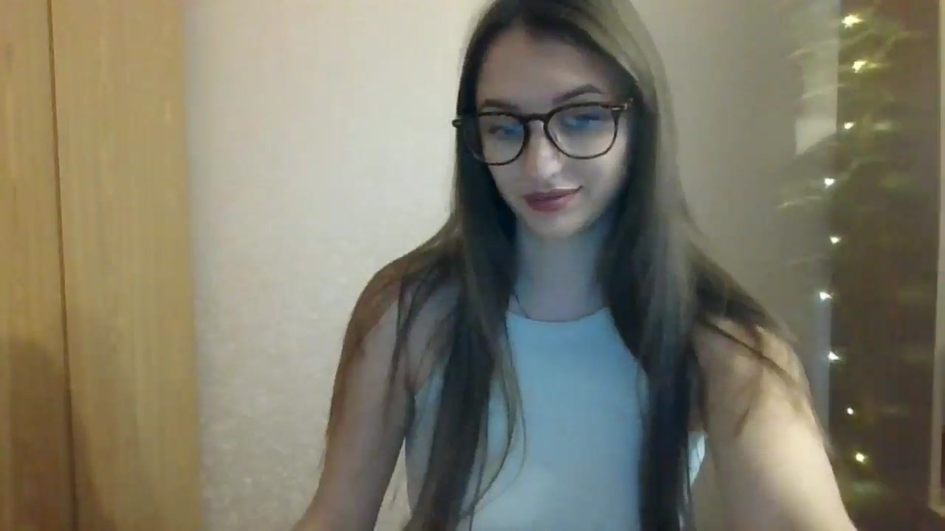 Gallery image thumbnail from SarahMills's myfreecams stream on, 10/05/2025, 14:17 image 5 of 20