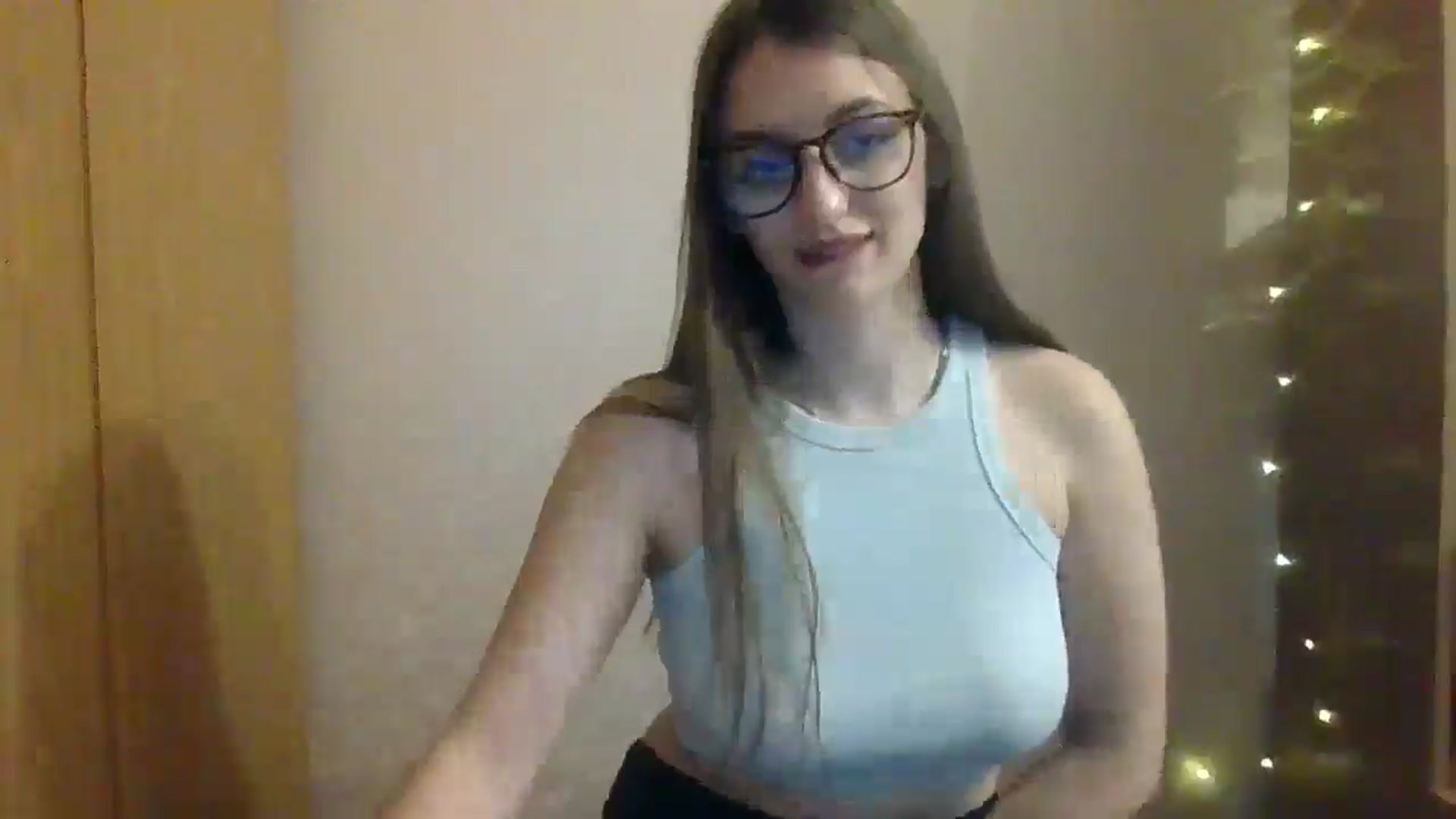 Gallery image thumbnail from SarahMills's myfreecams stream on, 10/05/2025, 14:17 image 18 of 20
