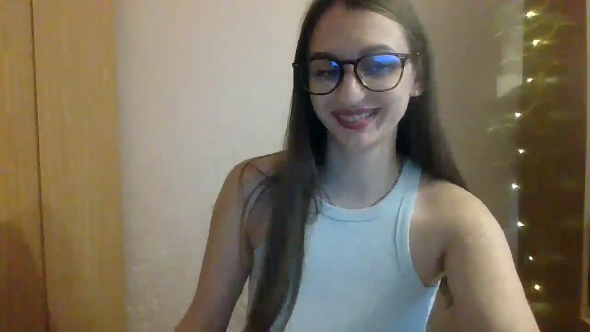 Gallery image thumbnail from SarahMills's myfreecams stream on, 10/05/2025, 14:17 image 7 of 20