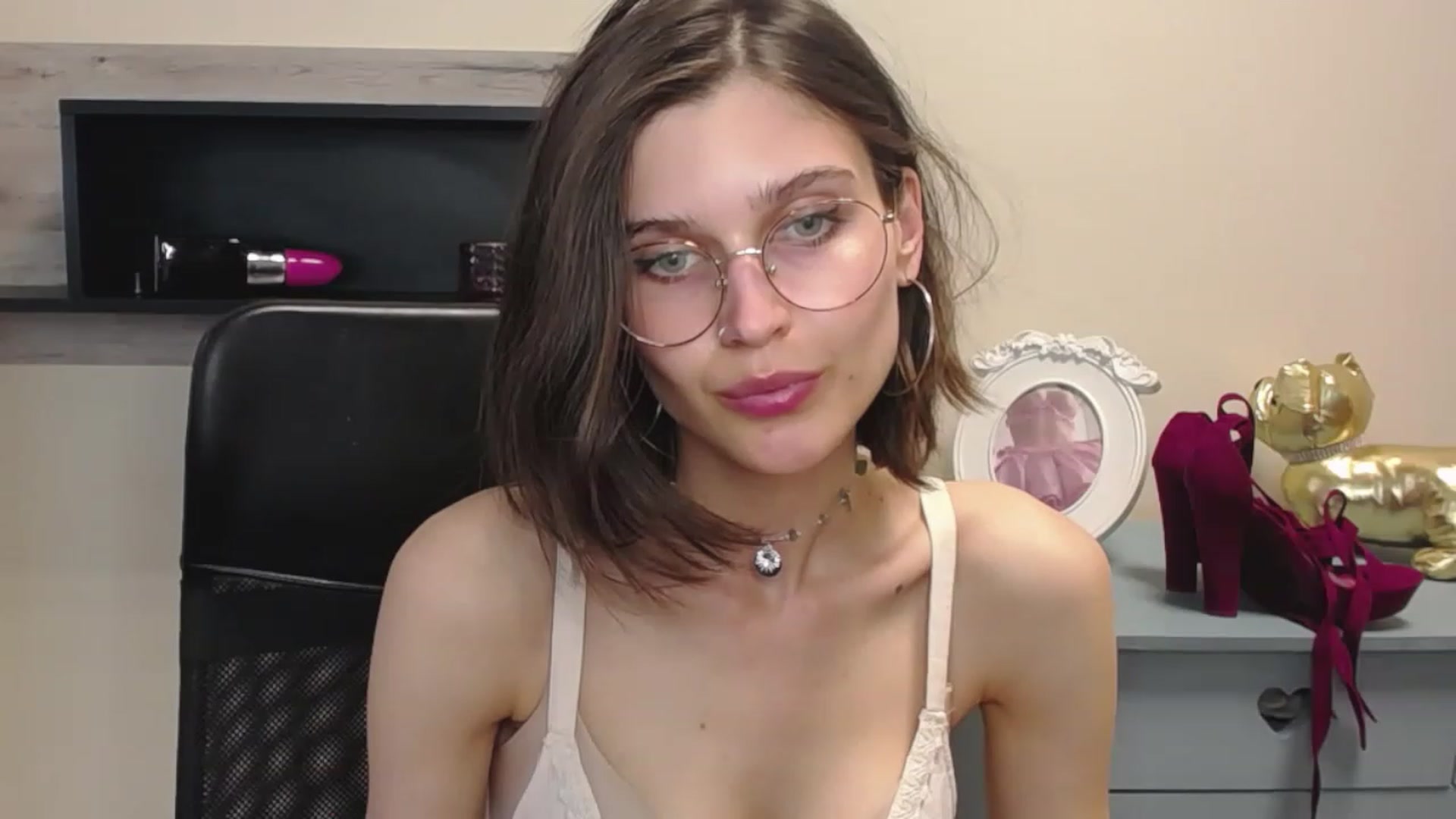 Gallery image thumbnail from SarahPassionX's myfreecams stream on, 06/05/2023, 16:20 image 6 of 20