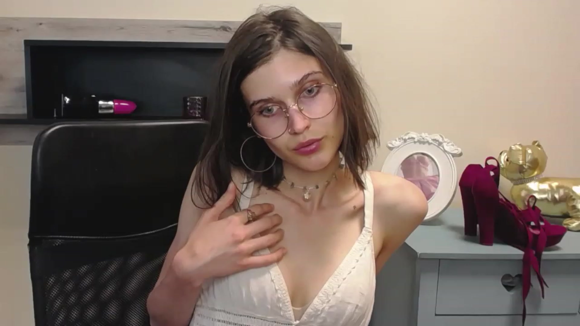 Gallery image thumbnail from SarahPassionX's myfreecams stream on, 06/05/2023, 16:20 image 4 of 20
