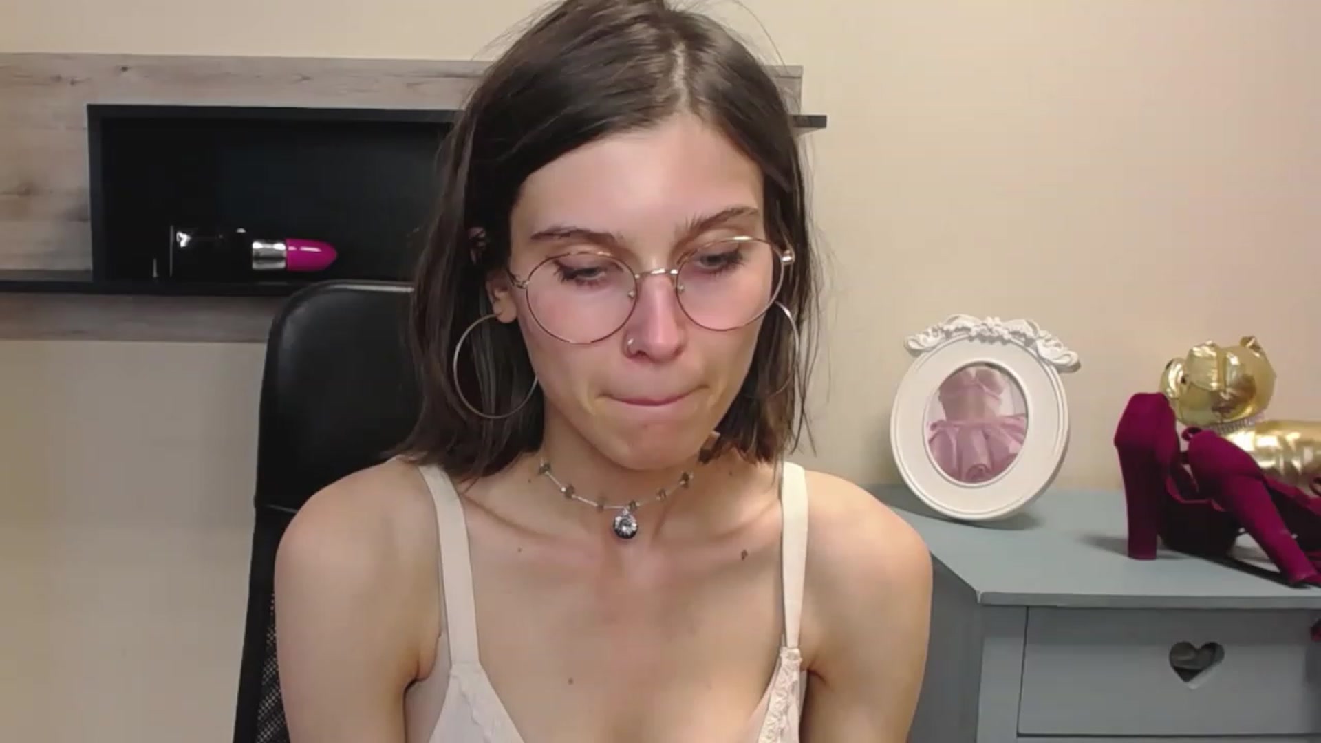 Gallery image thumbnail from SarahPassionX's myfreecams stream on, 06/05/2023, 19:20 image 16 of 20