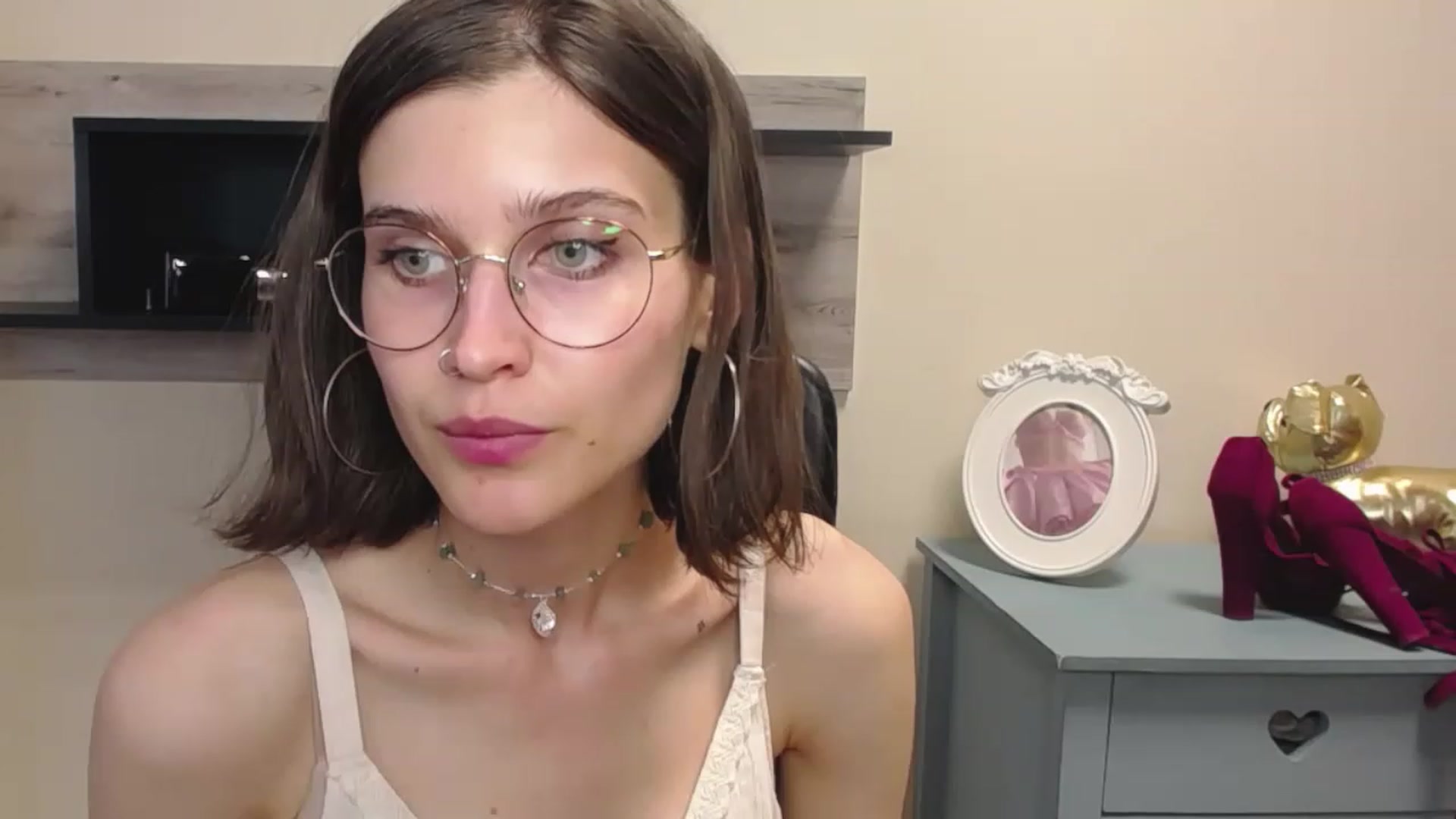Gallery image thumbnail from SarahPassionX's myfreecams stream on, 06/05/2023, 19:20 image 1 of 20