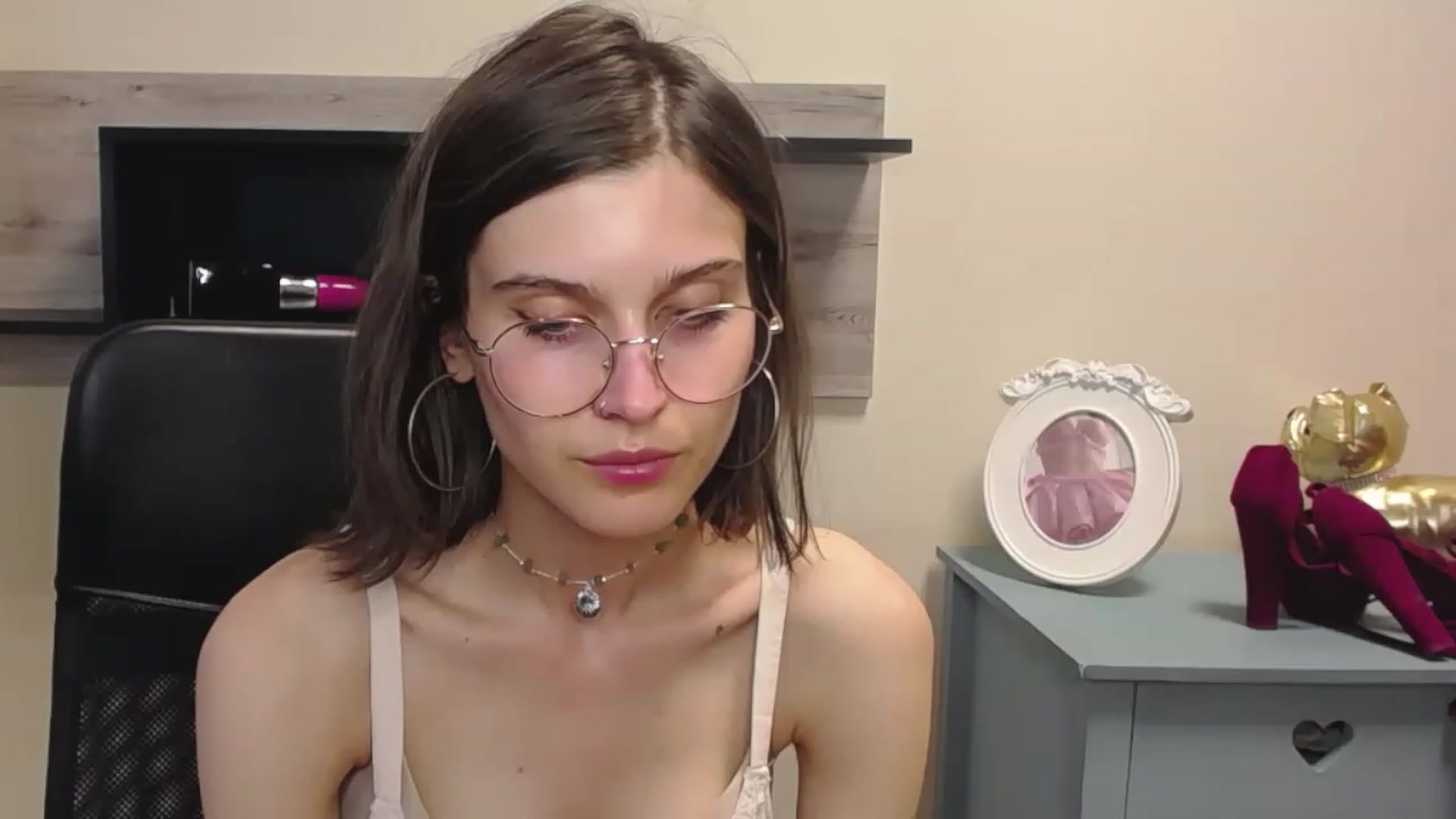 Gallery image thumbnail from SarahPassionX's myfreecams stream on, 06/05/2023, 19:20 image 19 of 20