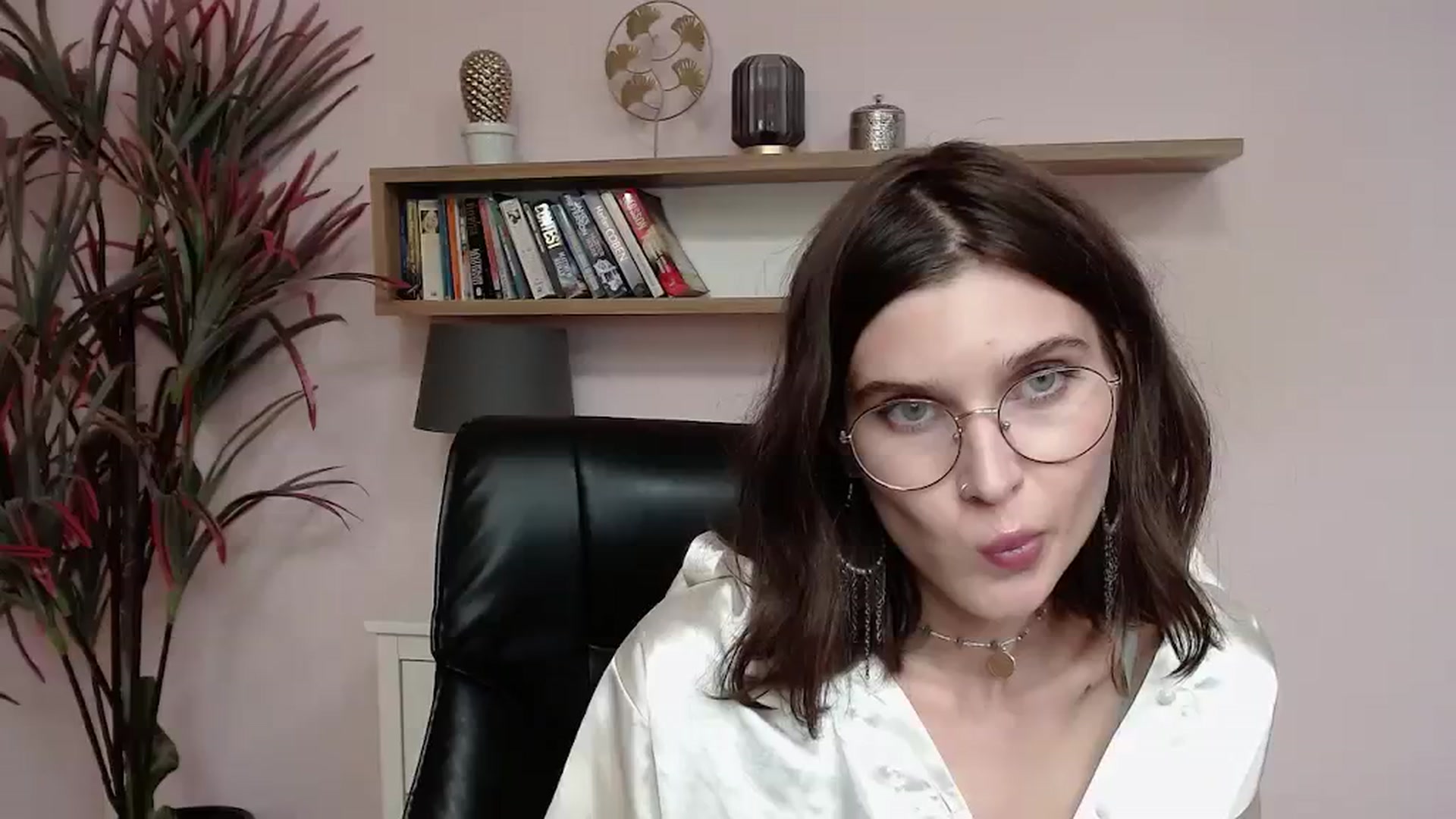 Gallery image thumbnail from SarahPassionX's myfreecams stream on, 08/06/2023, 19:37 image 3 of 20
