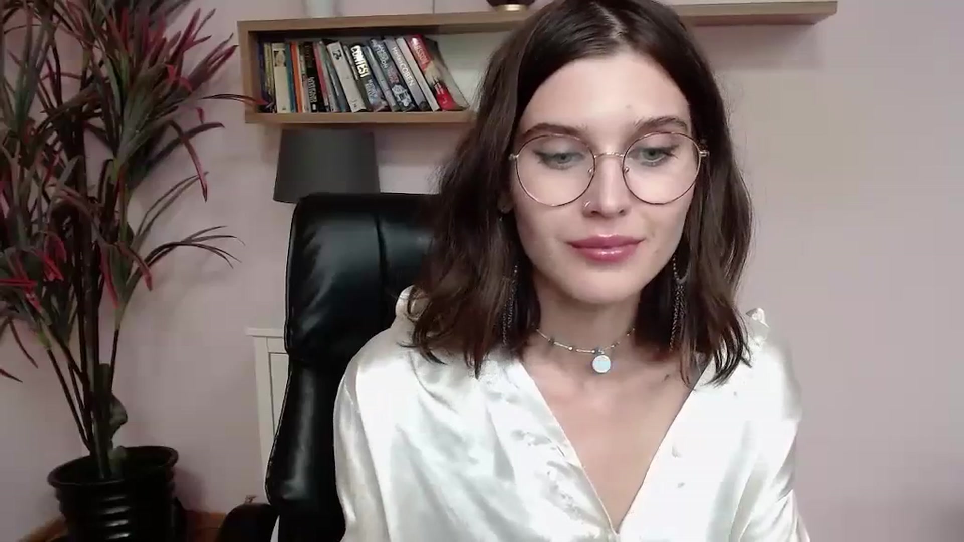 Gallery image thumbnail from SarahPassionX's myfreecams stream on, 08/06/2023, 19:37 image 6 of 20
