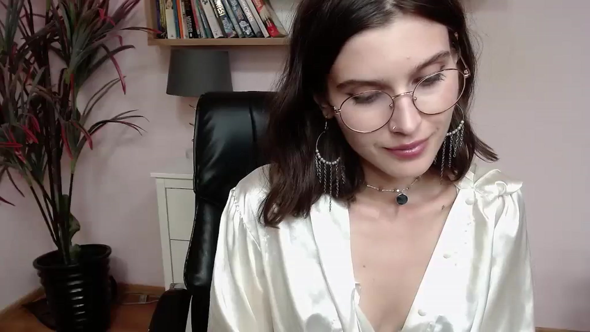 Gallery image thumbnail from SarahPassionX's myfreecams stream on, 08/06/2023, 19:37 image 19 of 20