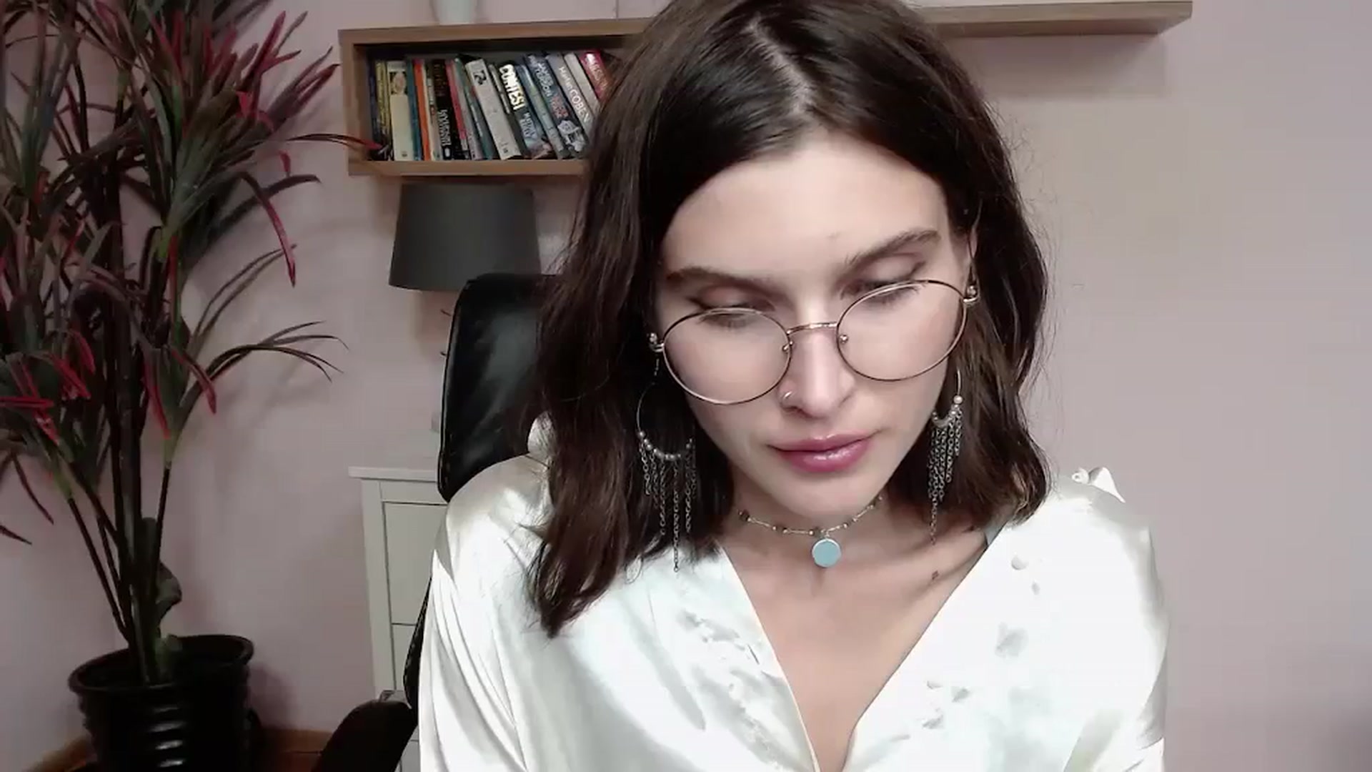Gallery image thumbnail from SarahPassionX's myfreecams stream on, 08/06/2023, 19:37 image 9 of 20