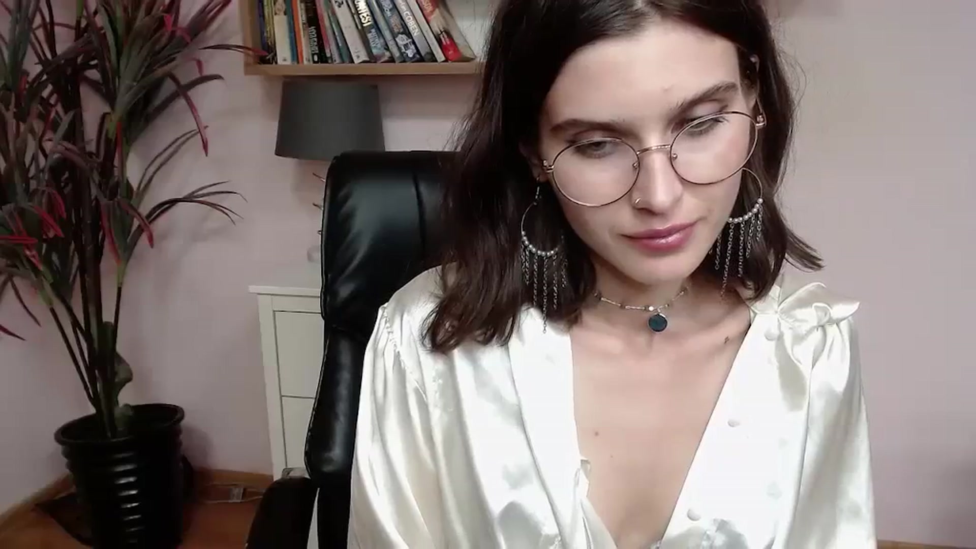 Gallery image thumbnail from SarahPassionX's myfreecams stream on, 08/06/2023, 19:37 image 20 of 20