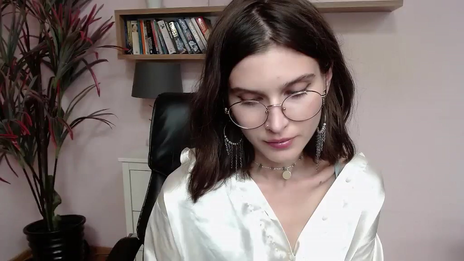 Gallery image thumbnail from SarahPassionX's myfreecams stream on, 08/06/2023, 19:37 image 10 of 20
