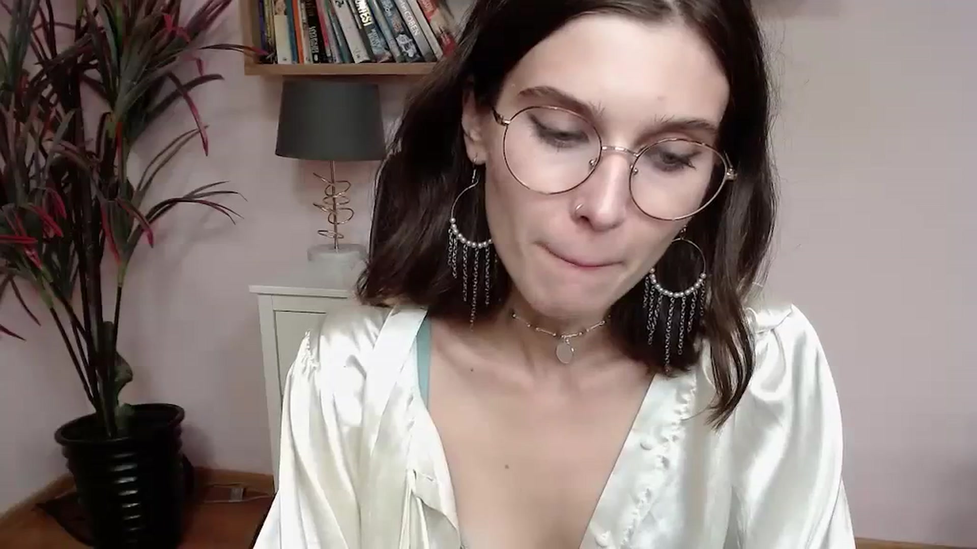 Gallery image thumbnail from SarahPassionX's myfreecams stream on, 08/06/2023, 19:37 image 17 of 20