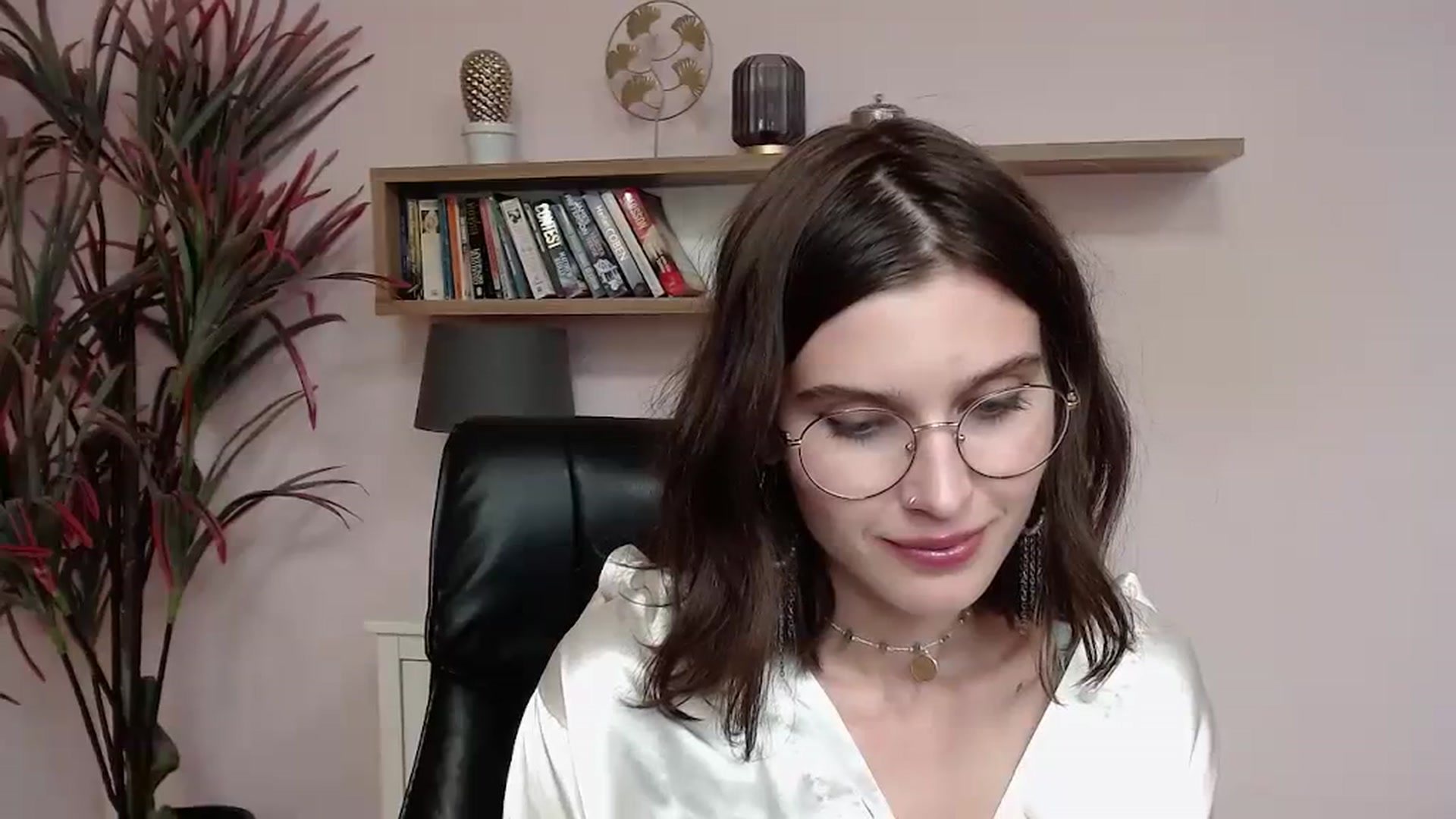 Gallery image thumbnail from SarahPassionX's myfreecams stream on, 08/06/2023, 19:37 image 4 of 20