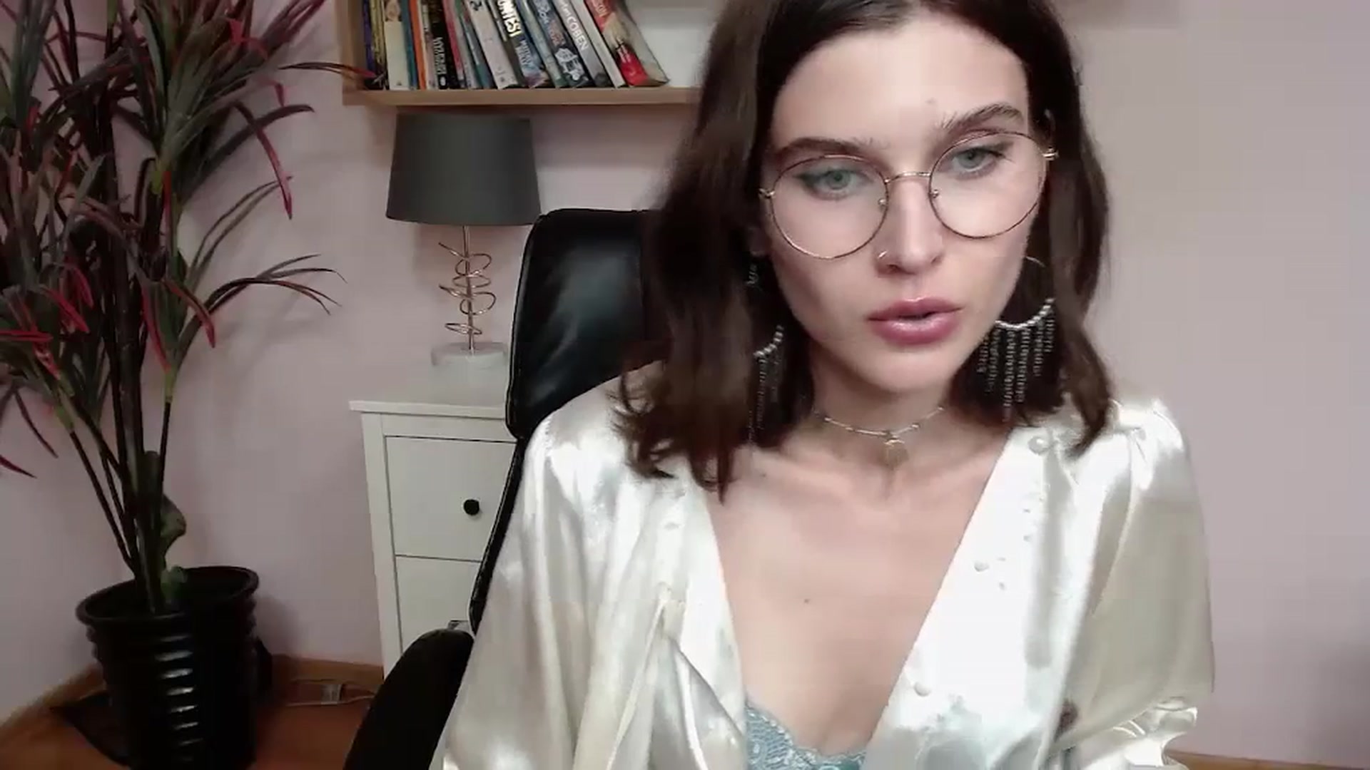 Gallery image thumbnail from SarahPassionX's myfreecams stream on, 08/06/2023, 19:37 image 16 of 20