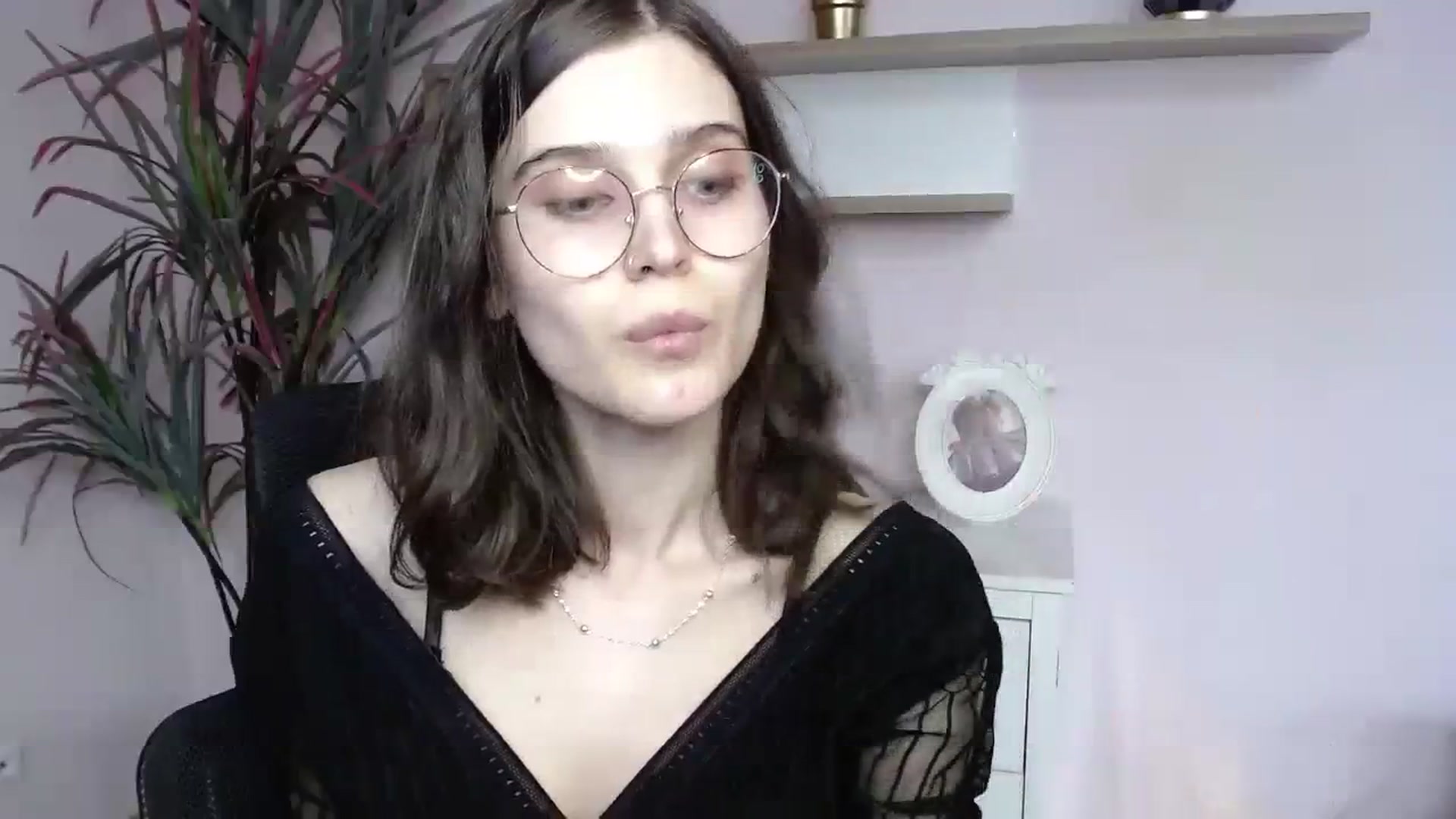 Gallery image thumbnail from SarahPassionX's myfreecams stream on, 03/16/2024, 10:03 image 10 of 20