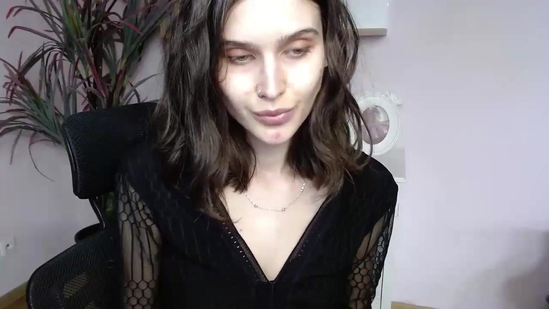 Gallery image thumbnail from SarahPassionX's myfreecams stream on, 03/16/2024, 10:03 image 19 of 20