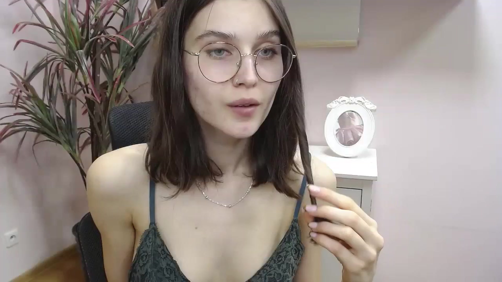 Gallery image thumbnail from SarahPassionX's myfreecams stream on, 03/19/2024, 12:33 image 9 of 20