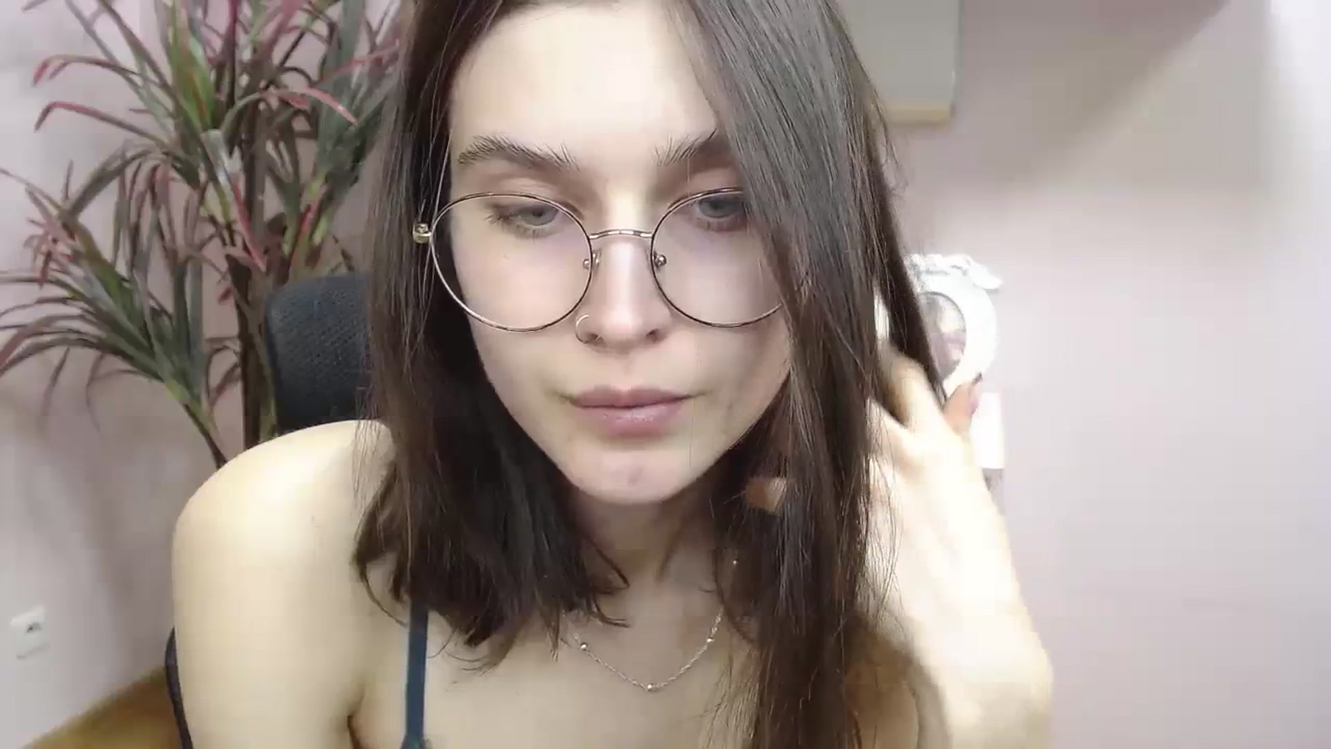 Gallery image thumbnail from SarahPassionX's myfreecams stream on, 03/19/2024, 12:33 image 10 of 20