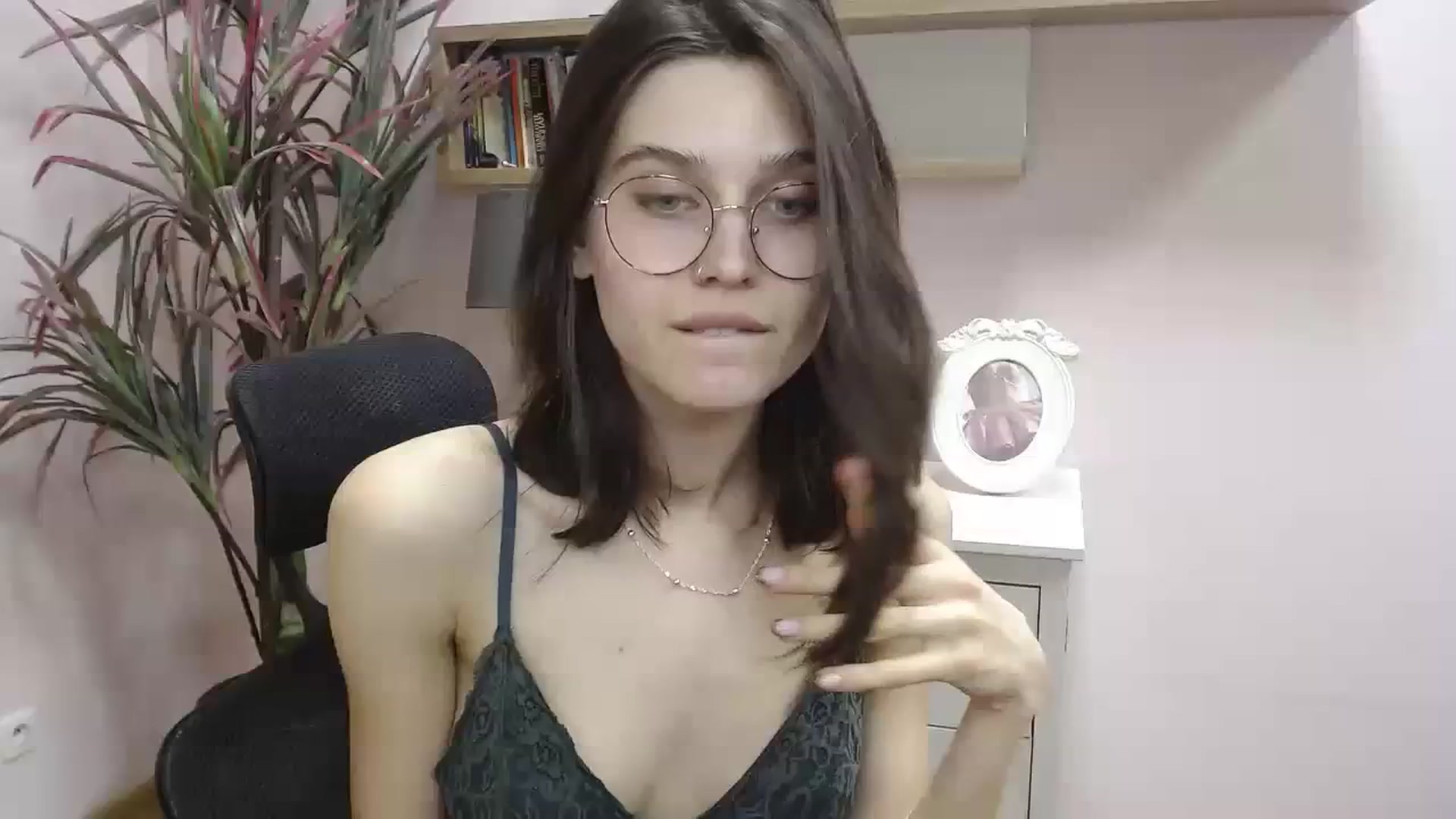 Gallery image thumbnail from SarahPassionX's myfreecams stream on, 03/19/2024, 12:33 image 1 of 20
