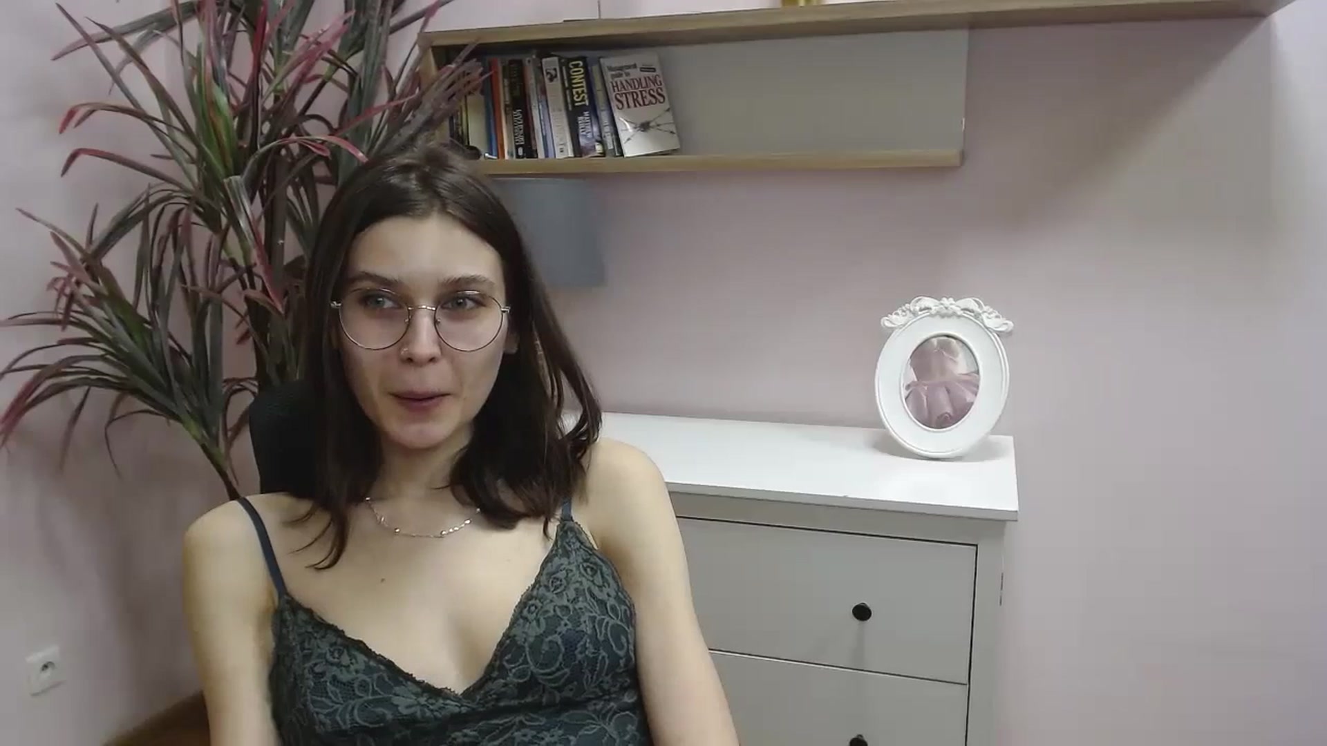 Gallery image thumbnail from SarahPassionX's myfreecams stream on, 03/19/2024, 14:03 image 15 of 20