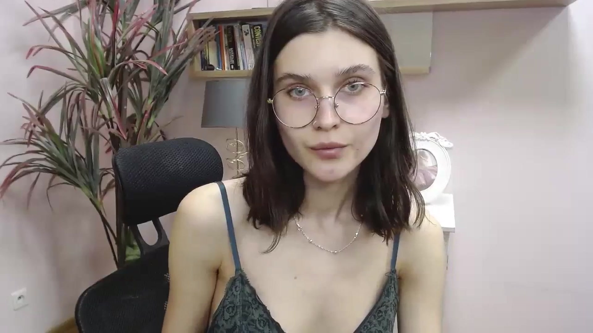 Gallery image thumbnail from SarahPassionX's myfreecams stream on, 03/19/2024, 14:03 image 11 of 20