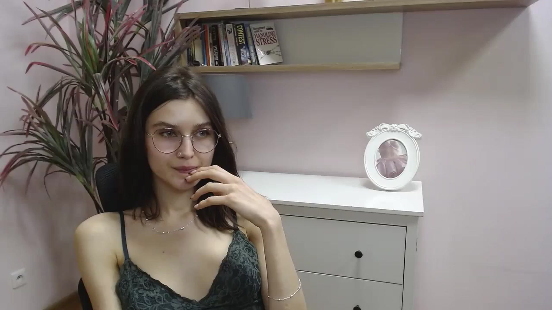 Gallery image thumbnail from SarahPassionX's myfreecams stream on, 03/19/2024, 14:03 image 16 of 20