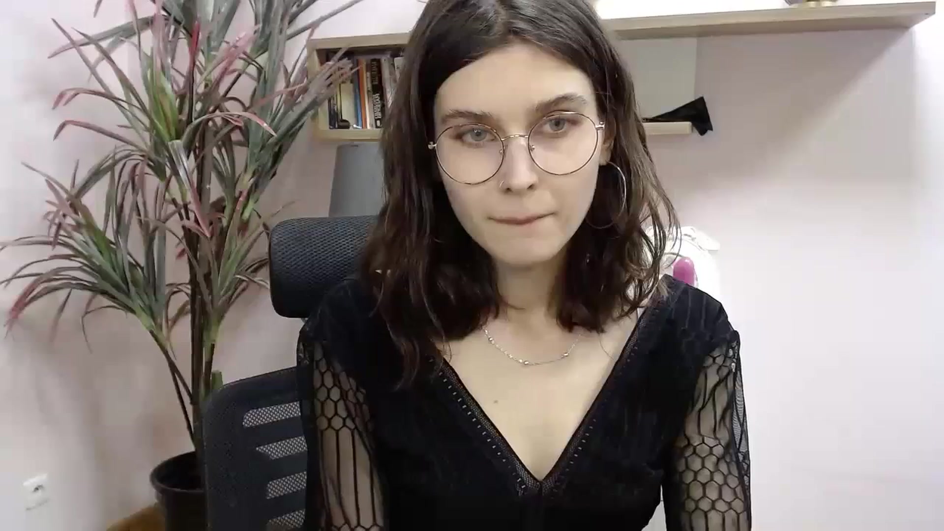 Gallery image thumbnail from SarahPassionX's myfreecams stream on, 03/24/2024, 15:25 image 10 of 20