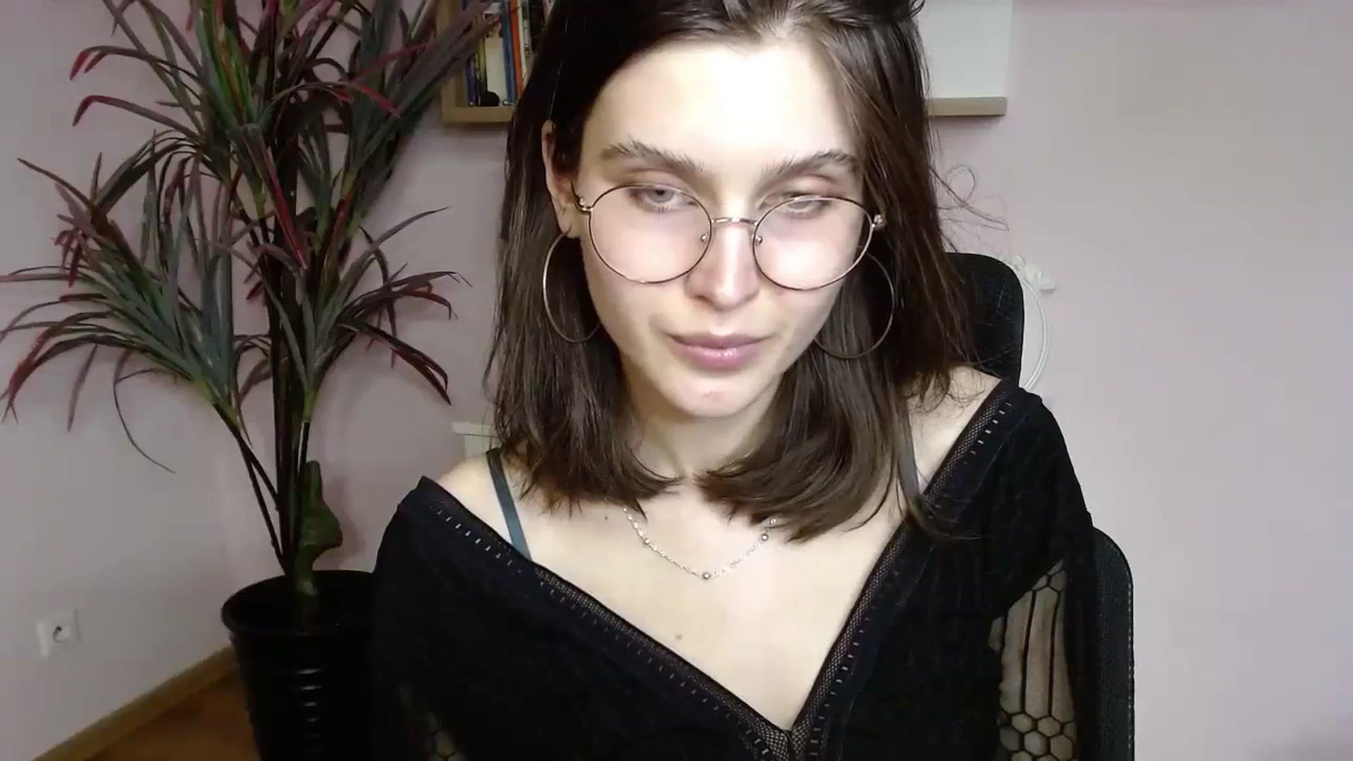 Gallery image thumbnail from SarahPassionX's myfreecams stream on, 04/04/2024, 14:58 image 11 of 20