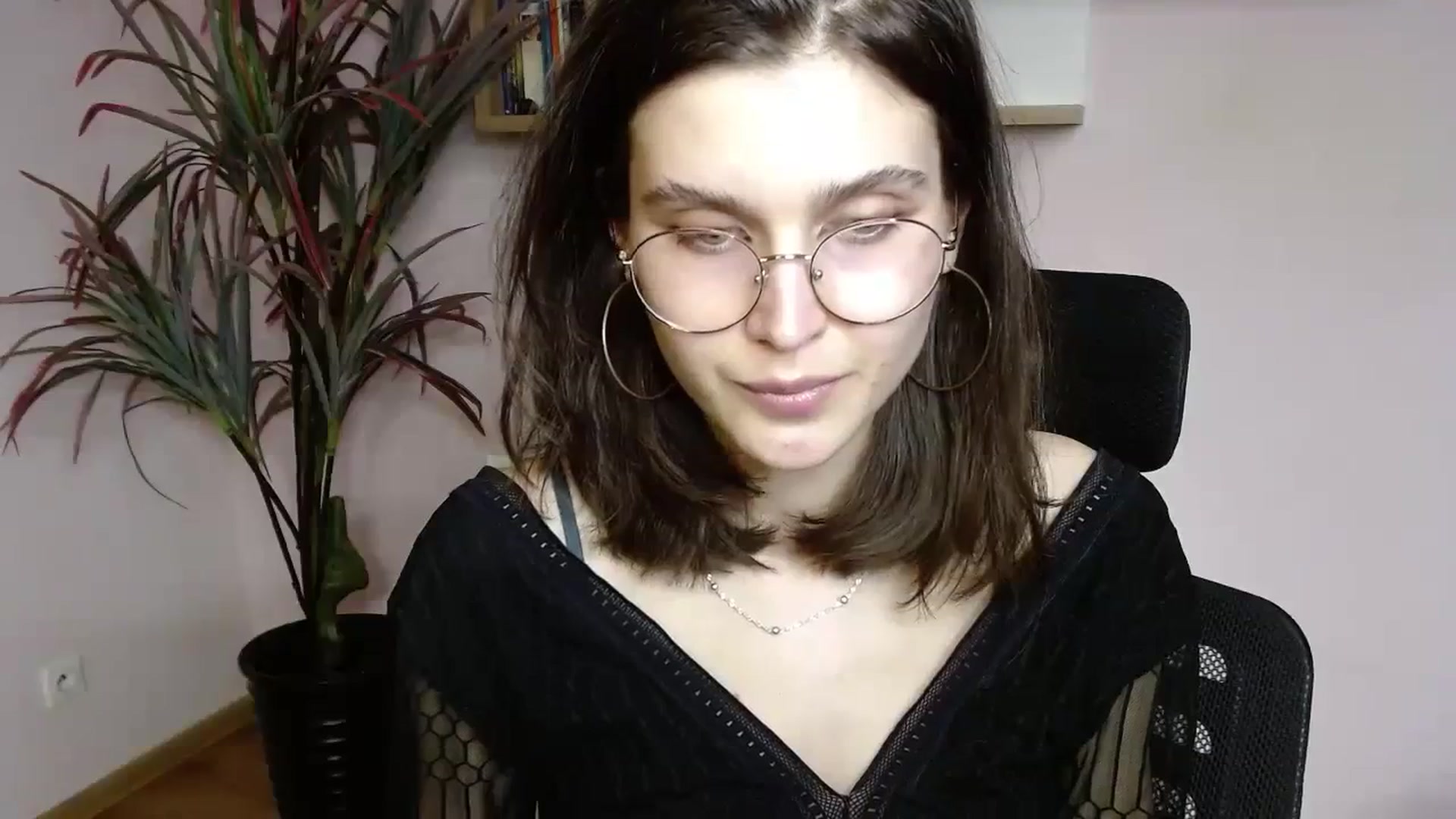 Gallery image thumbnail from SarahPassionX's myfreecams stream on, 04/04/2024, 14:58 image 17 of 20