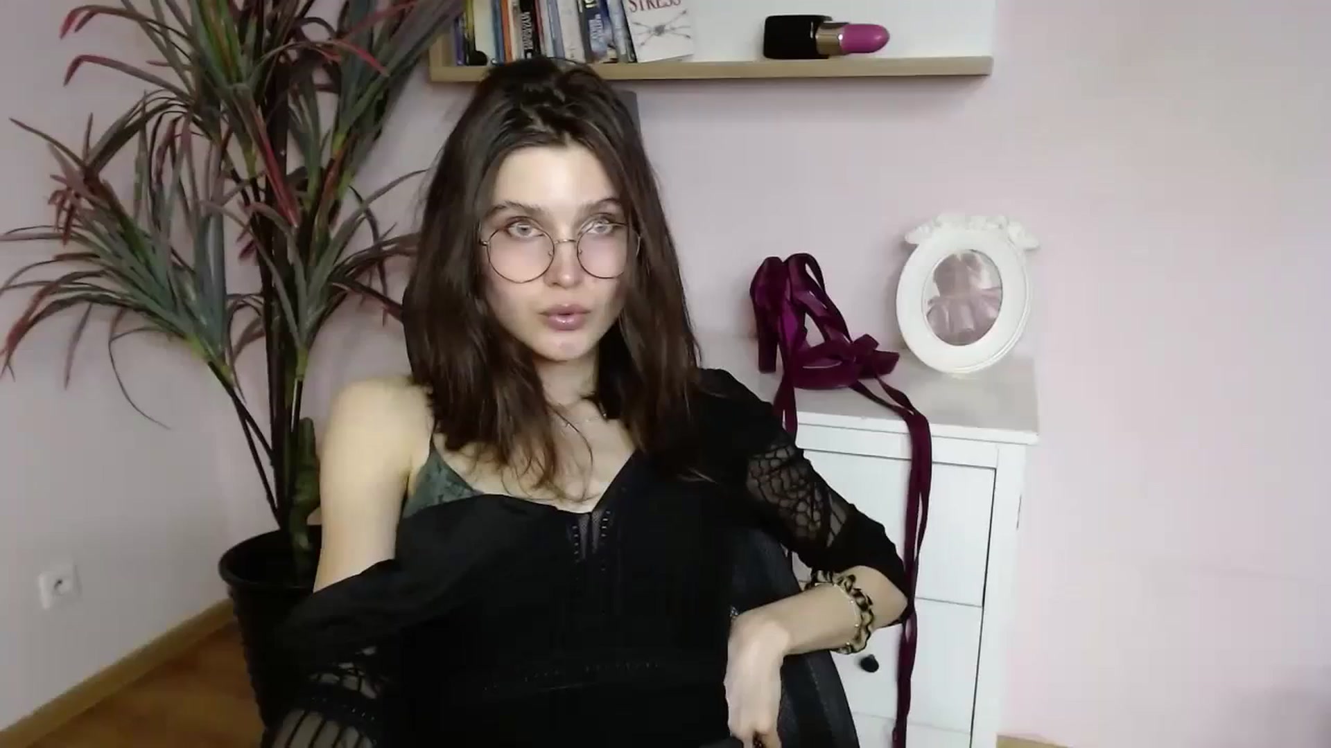 Gallery image thumbnail from SarahPassionX's myfreecams stream on, 04/04/2024, 14:58 image 1 of 20