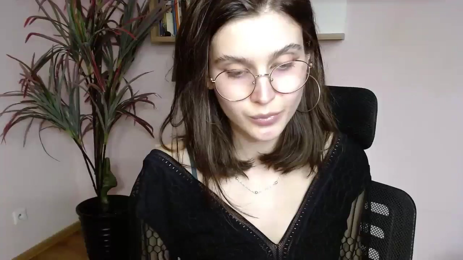Gallery image thumbnail from SarahPassionX's myfreecams stream on, 04/04/2024, 14:58 image 12 of 20