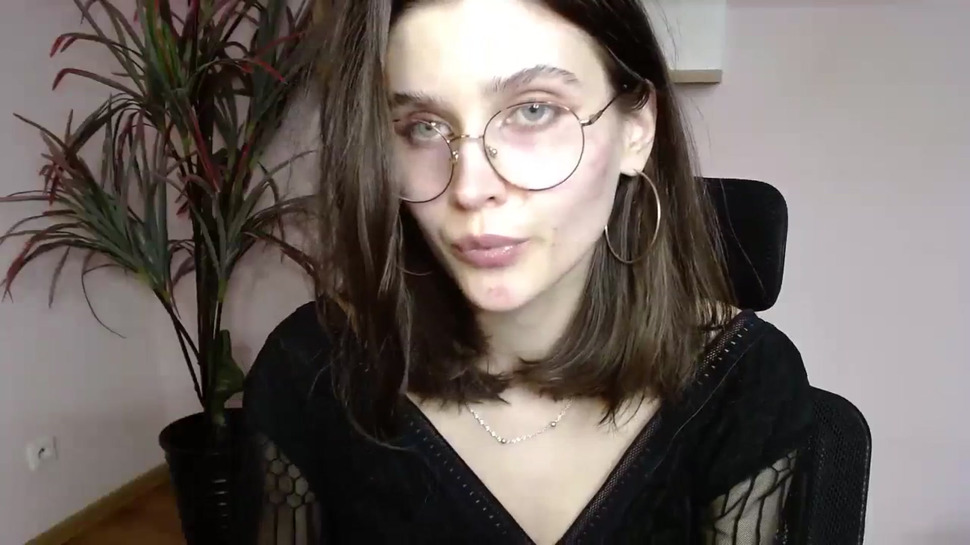 Gallery image thumbnail from SarahPassionX's myfreecams stream on, 04/04/2024, 14:58 image 15 of 20