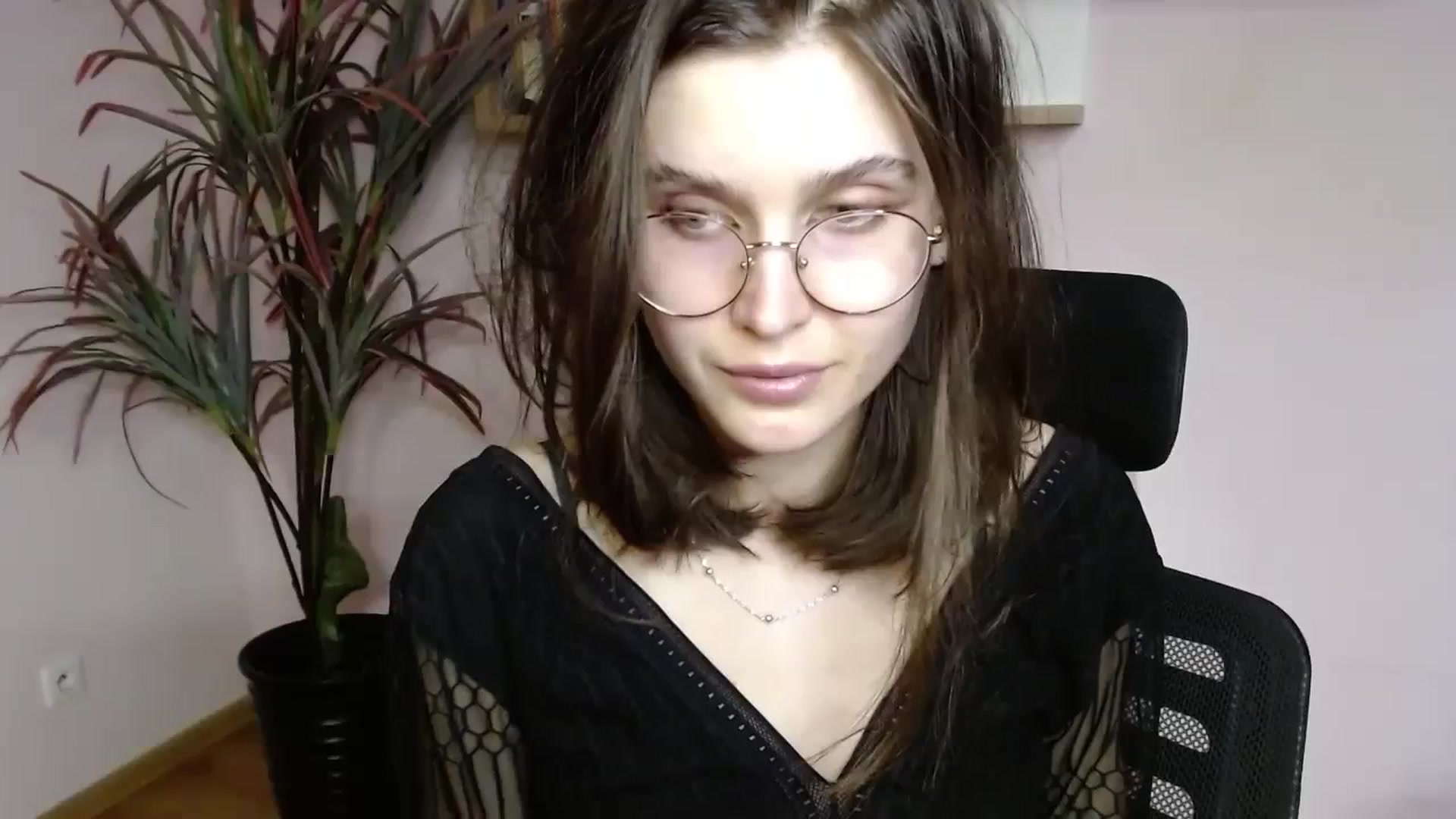 Gallery image thumbnail from SarahPassionX's myfreecams stream on, 04/04/2024, 14:58 image 14 of 20