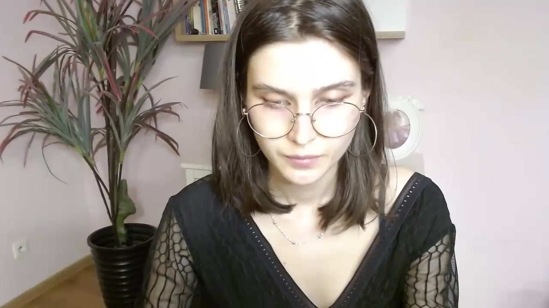 Gallery image thumbnail from SarahPassionX's myfreecams stream on, 04/04/2024, 19:04 image 4 of 20