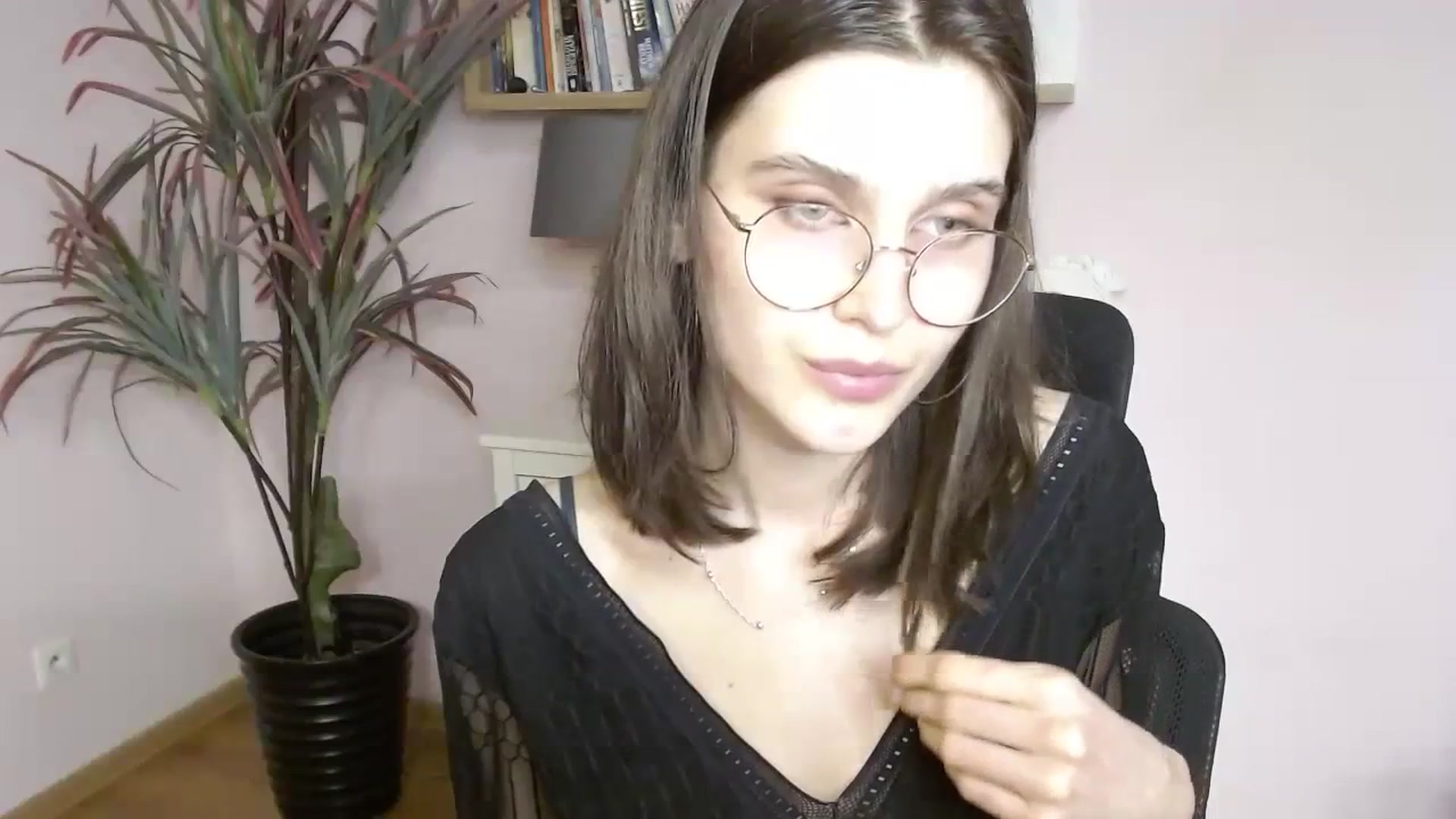 Gallery image thumbnail from SarahPassionX's myfreecams stream on, 04/04/2024, 19:04 image 20 of 20