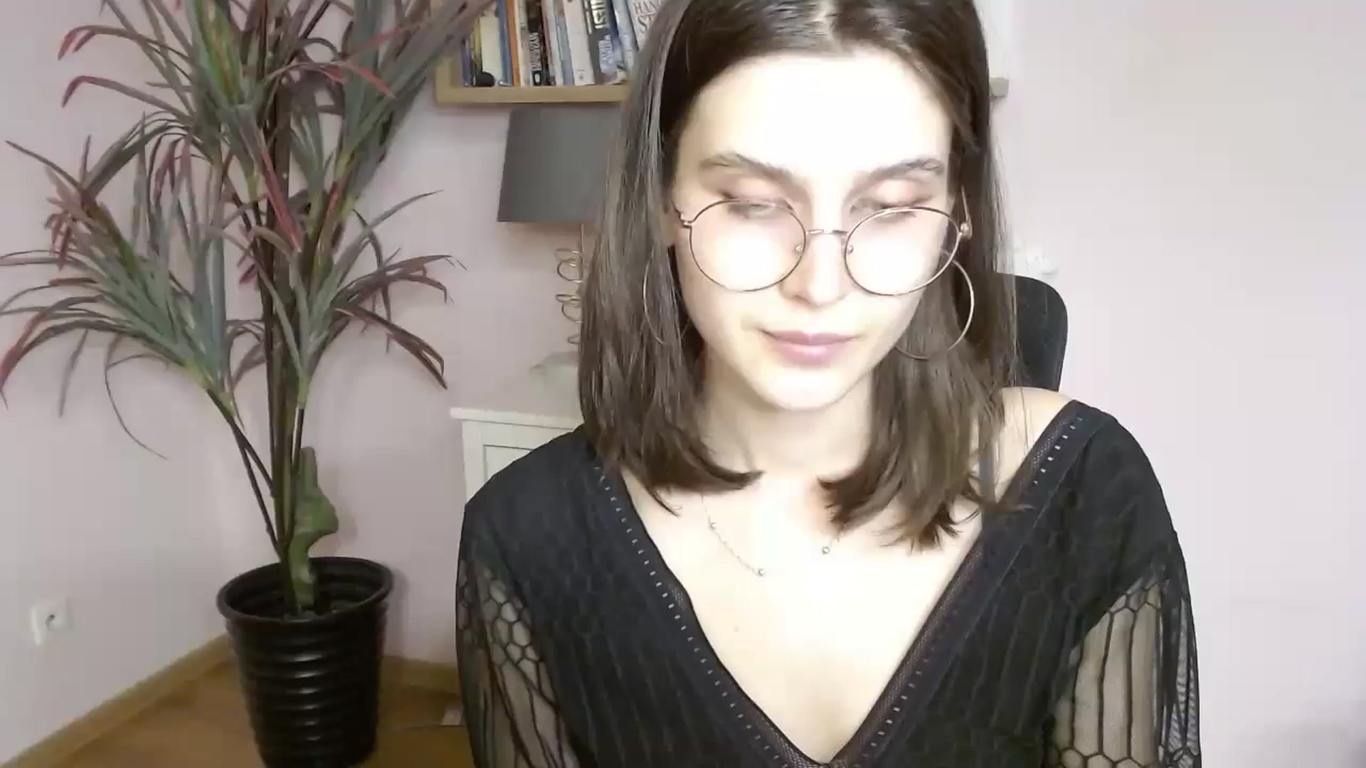 Gallery image thumbnail from SarahPassionX's myfreecams stream on, 04/04/2024, 19:04 image 14 of 20